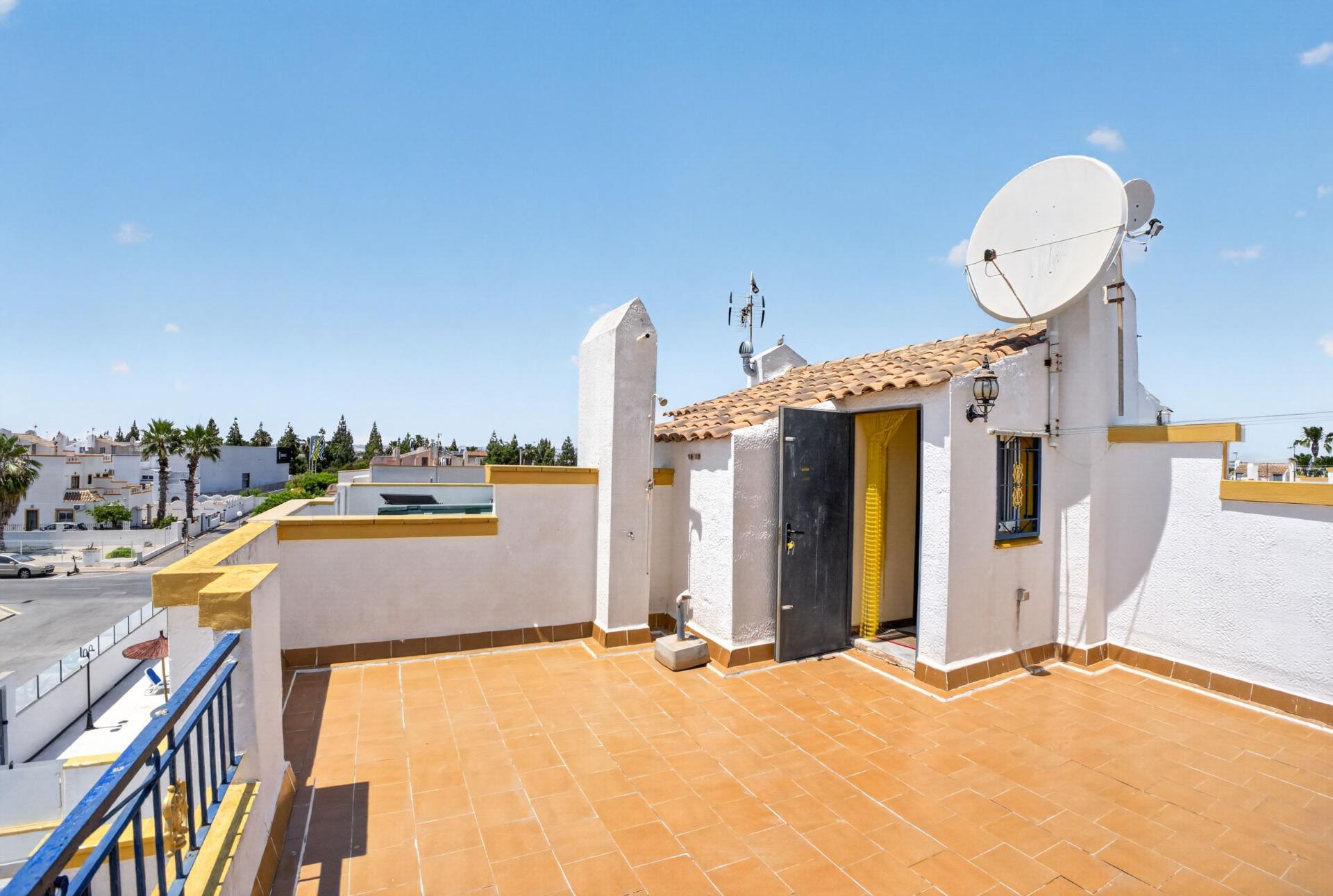 For sale - 3 Bedroom 2 Bathroom Townhouse in Torrevieja - La Siesta - El Salado - Torreta  - Alicante