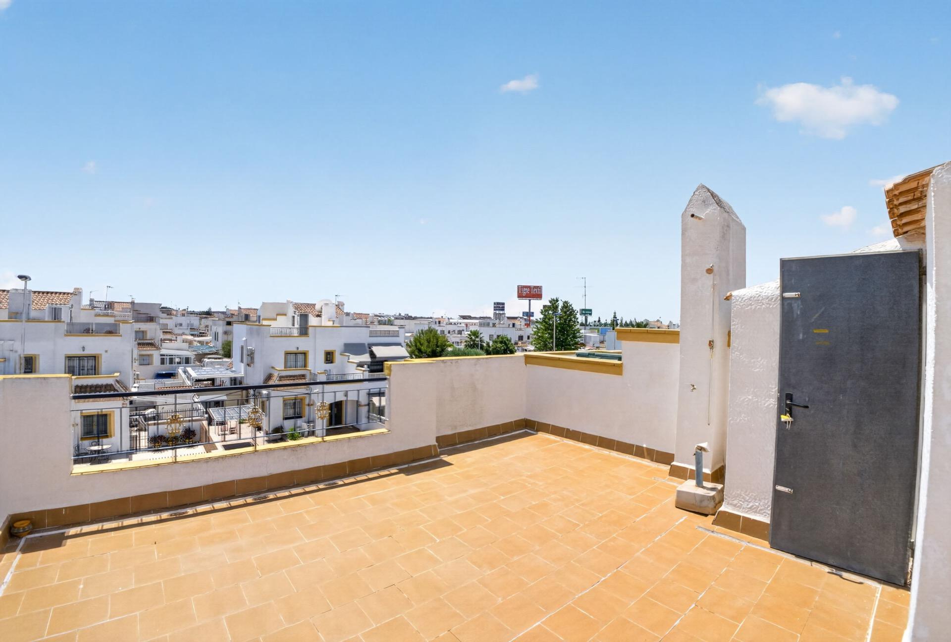 For sale - 3 Bedroom 2 Bathroom Townhouse in Torrevieja - La Siesta - El Salado - Torreta  - Alicante