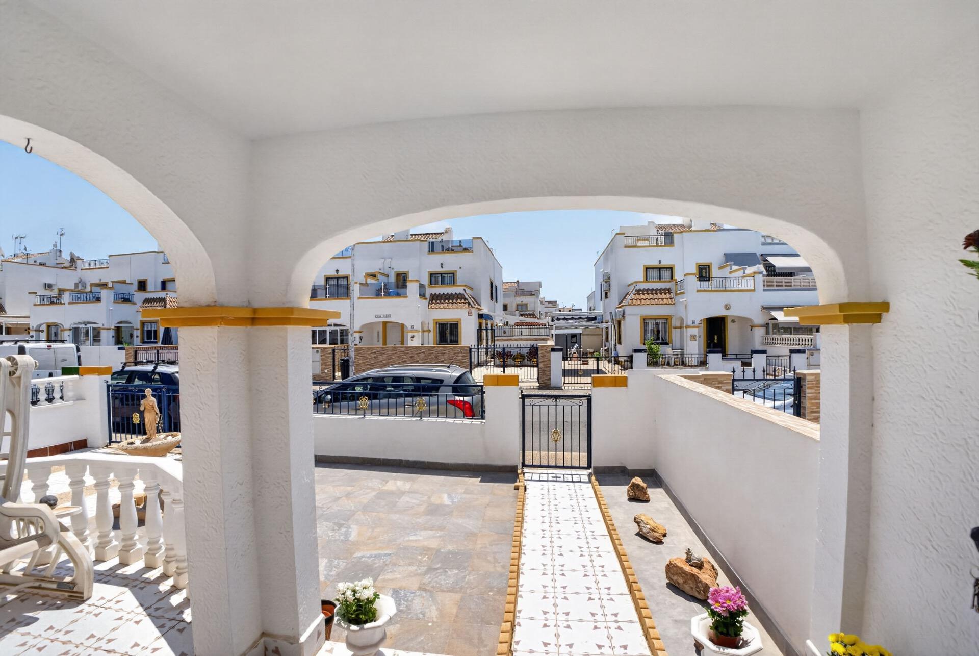 For sale - 3 Bedroom 2 Bathroom Townhouse in Torrevieja - La Siesta - El Salado - Torreta  - Alicante