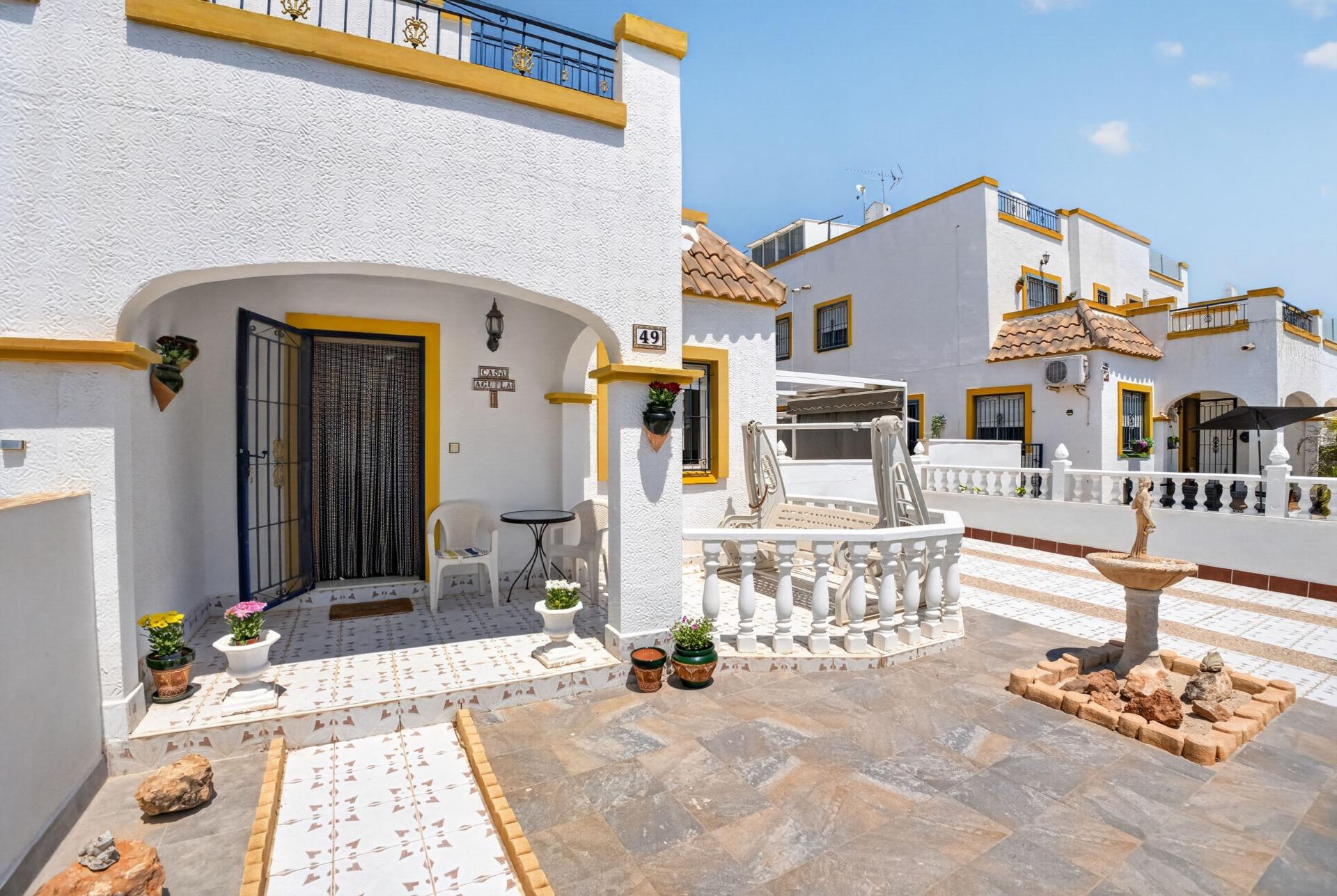 For sale - 3 Bedroom 2 Bathroom Townhouse in Torrevieja - La Siesta - El Salado - Torreta  - Alicante