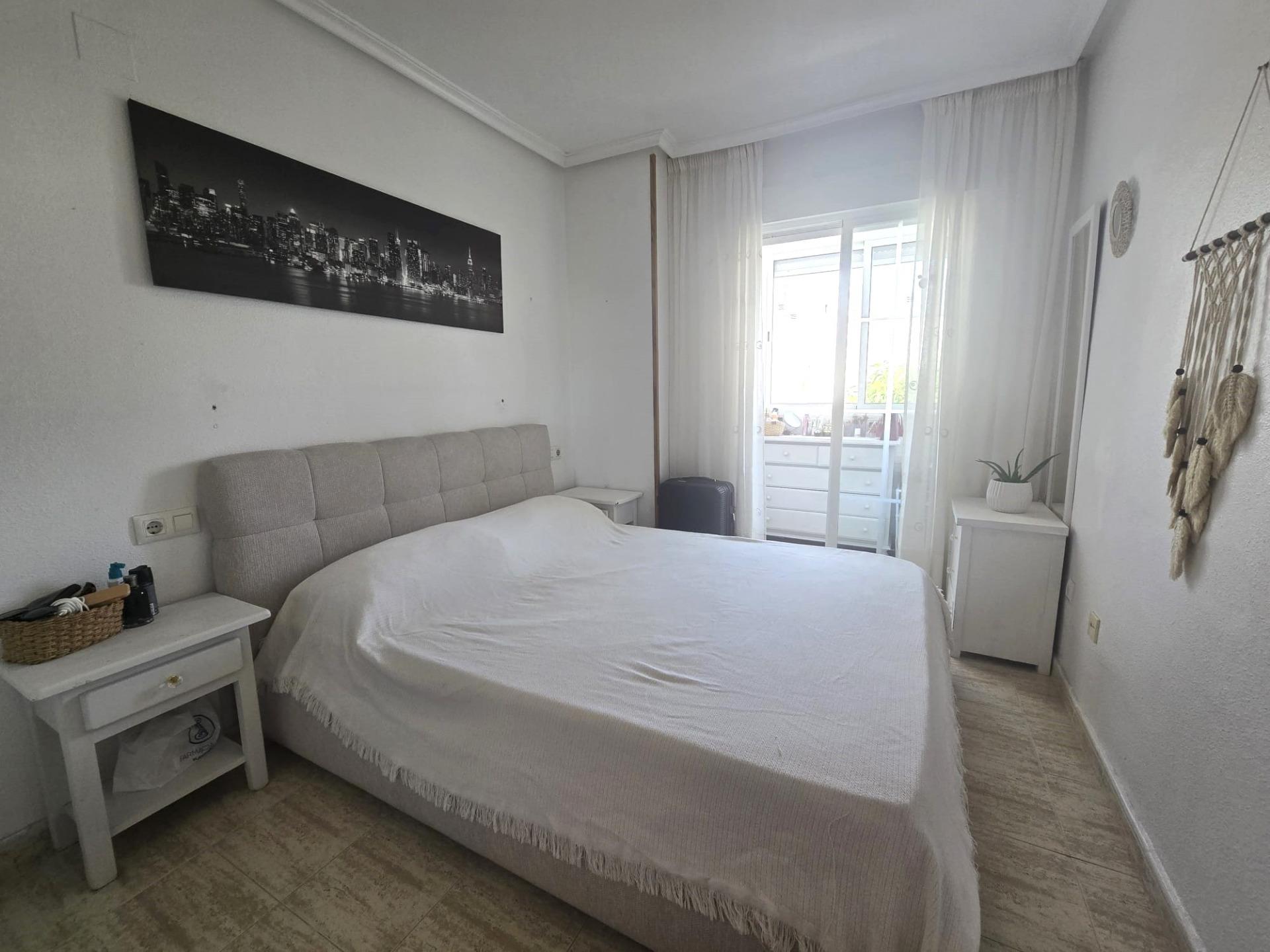 For sale - 3 Bedroom 1 Bathroom Apartment in Torrevieja - Playa De Los Locos  - Alicante