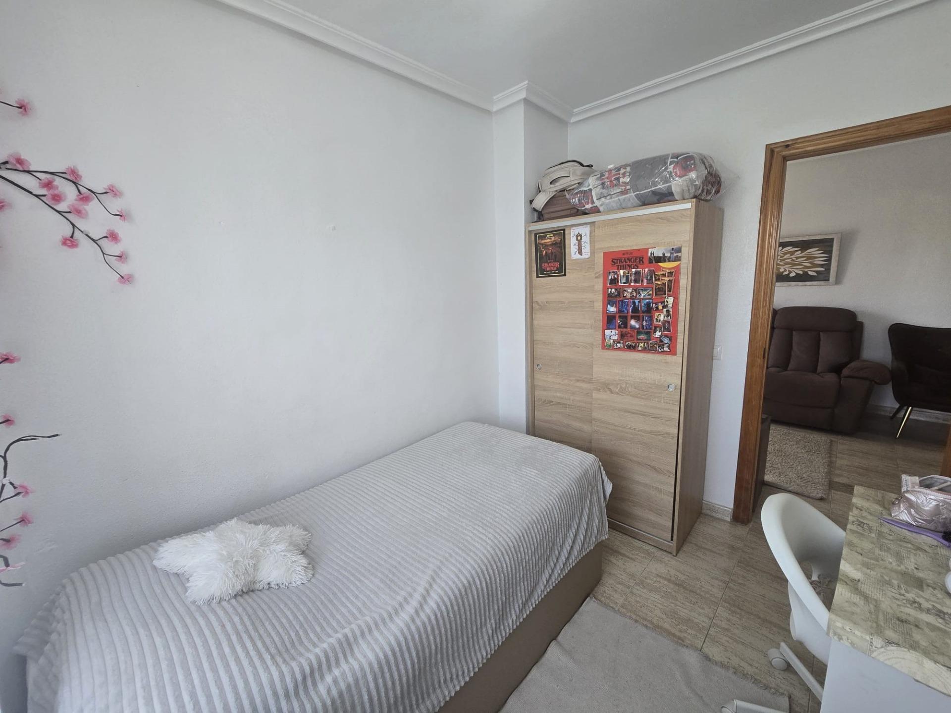 For sale - 3 Bedroom 1 Bathroom Apartment in Torrevieja - Playa De Los Locos  - Alicante