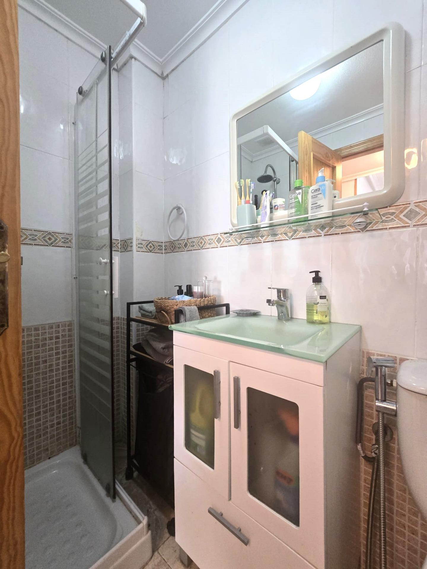 For sale - 3 Bedroom 1 Bathroom Apartment in Torrevieja - Playa De Los Locos  - Alicante