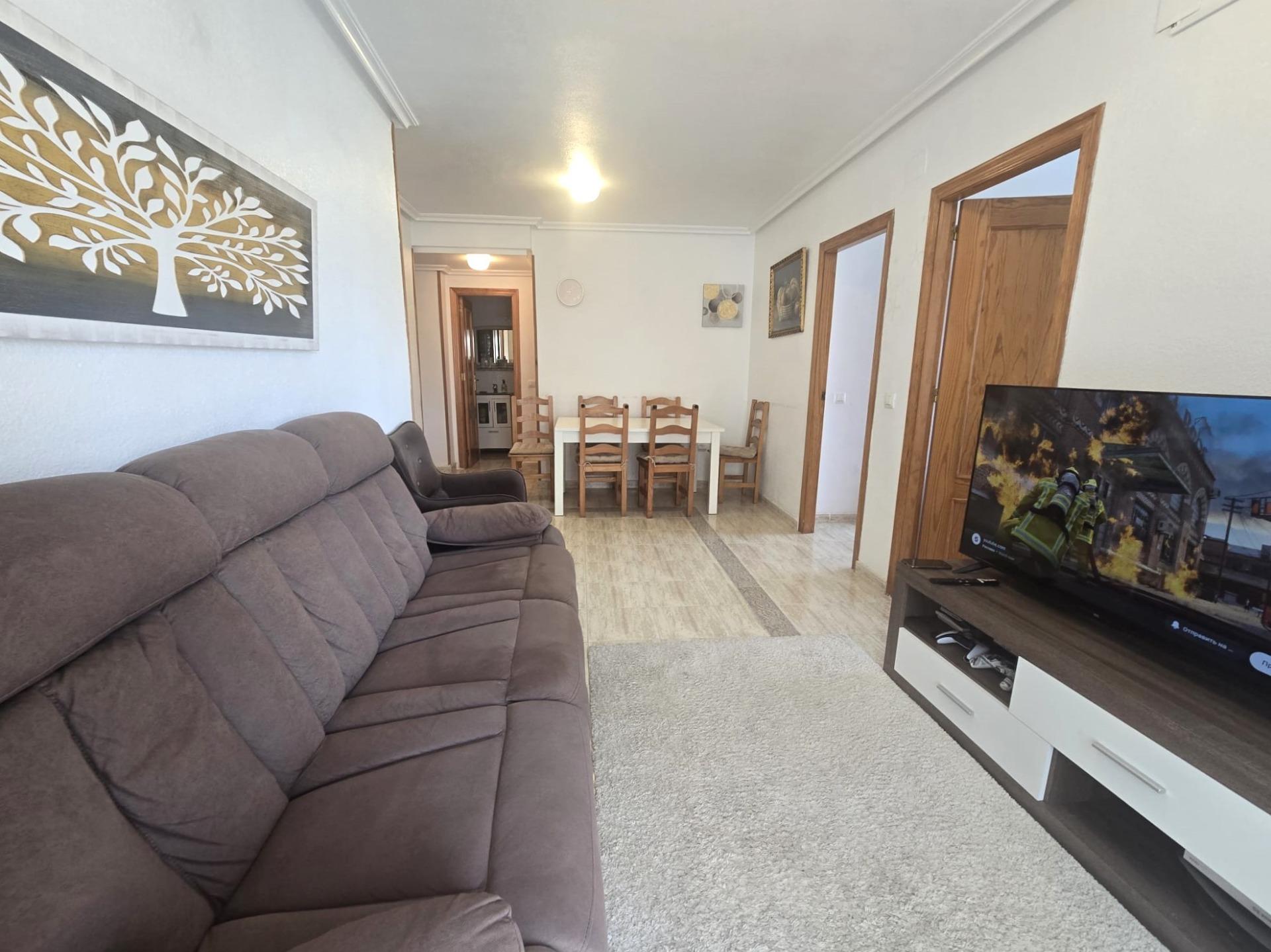 For sale - 3 Bedroom 1 Bathroom Apartment in Torrevieja - Playa De Los Locos  - Alicante
