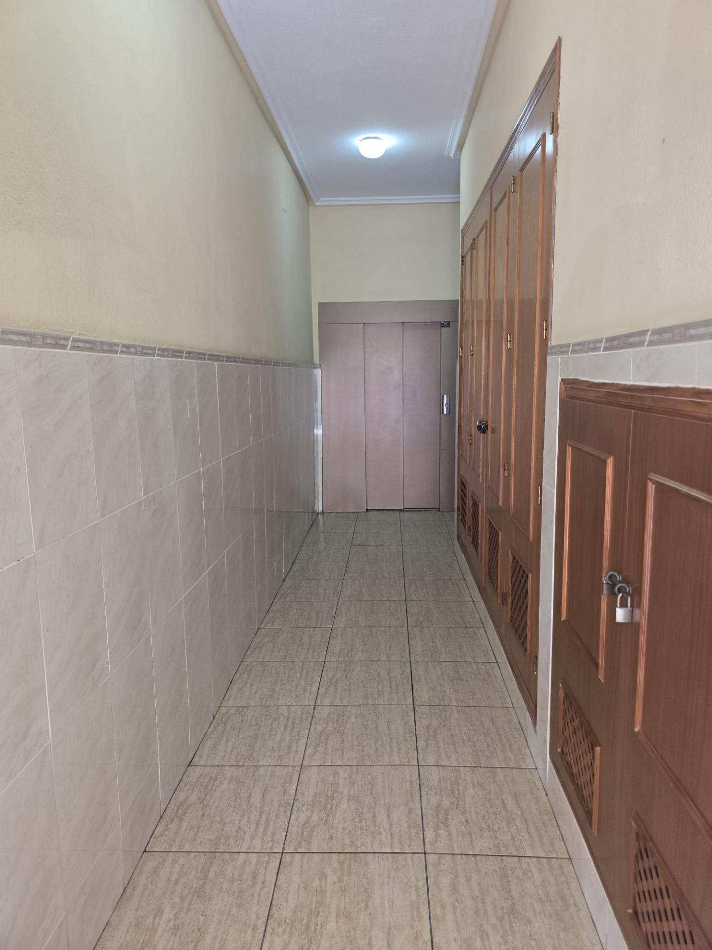 For sale - 3 Bedroom 1 Bathroom Apartment in Torrevieja - Playa De Los Locos  - Alicante