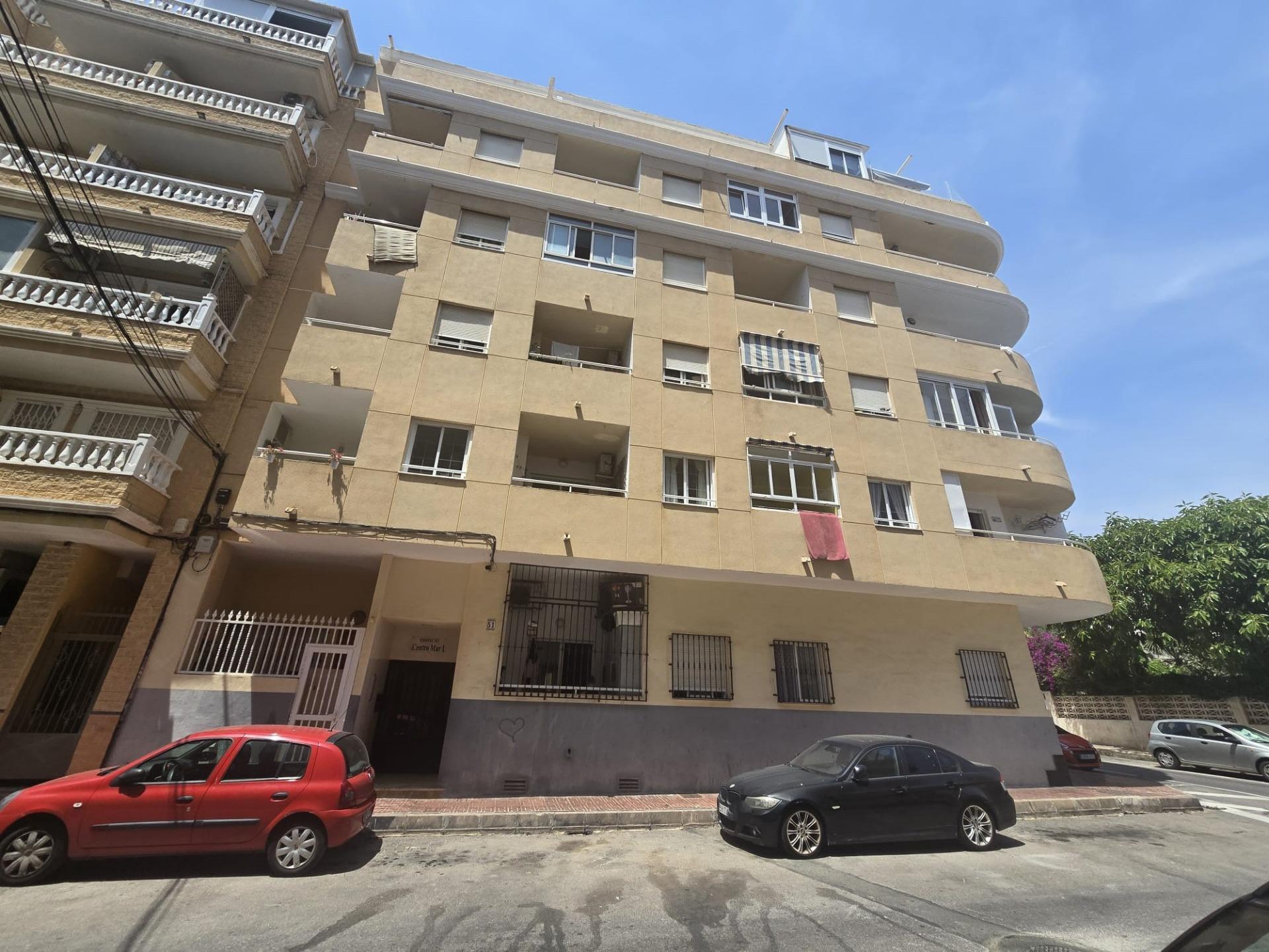 For sale - 3 Bedroom 1 Bathroom Apartment in Torrevieja - Playa De Los Locos  - Alicante