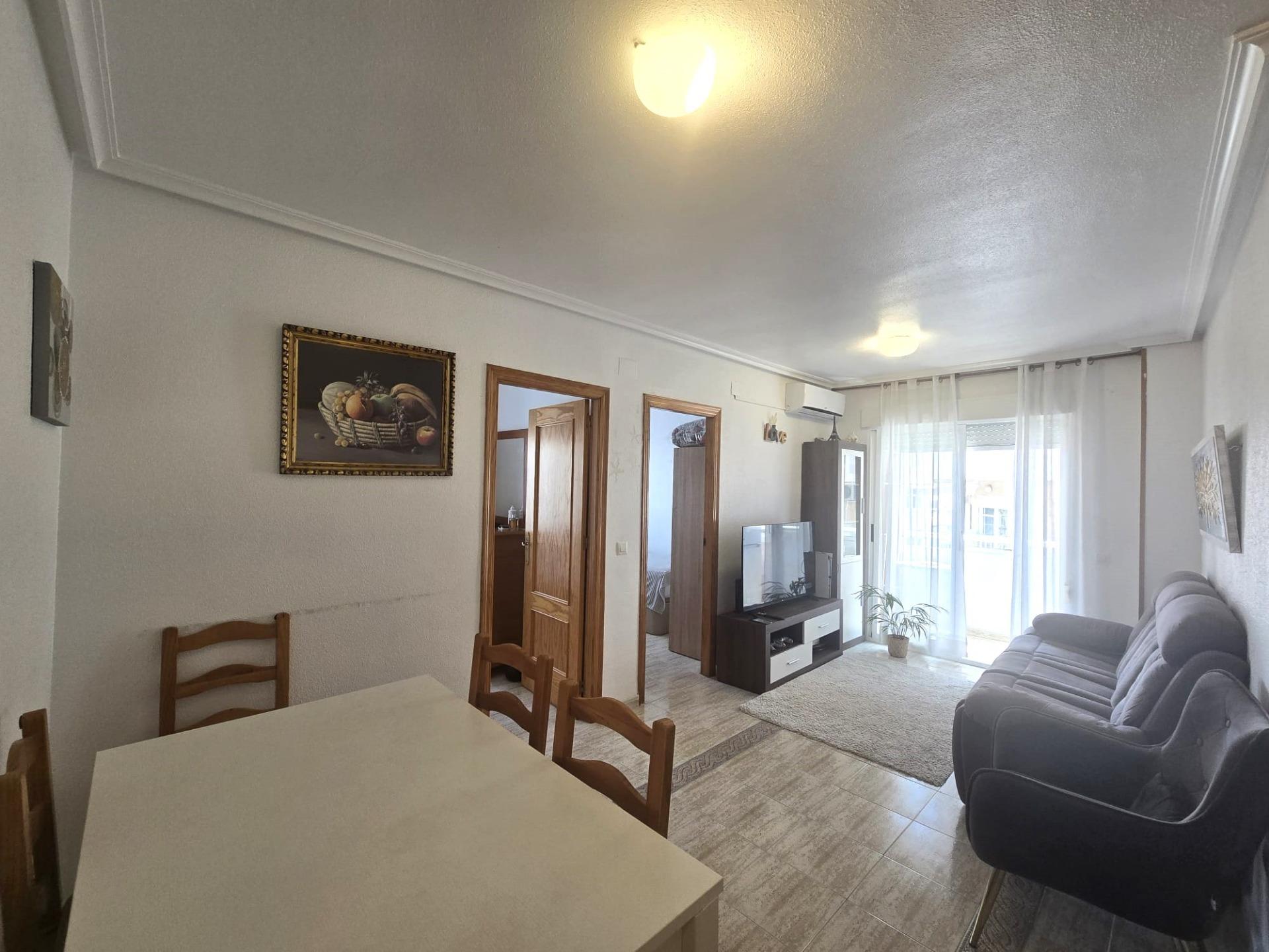 For sale - 3 Bedroom 1 Bathroom Apartment in Torrevieja - Playa De Los Locos  - Alicante