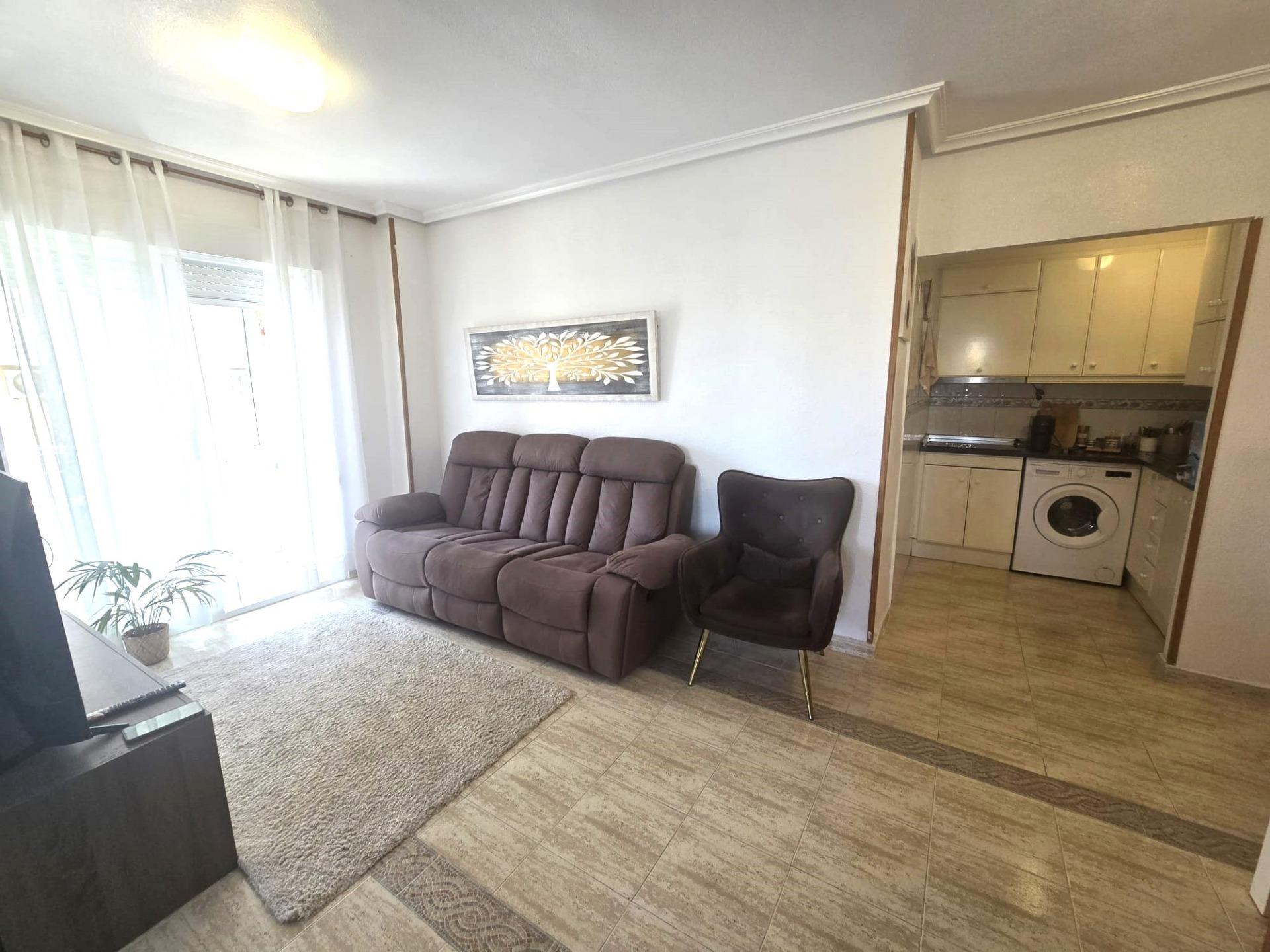 For sale - 3 Bedroom 1 Bathroom Apartment in Torrevieja - Playa De Los Locos  - Alicante