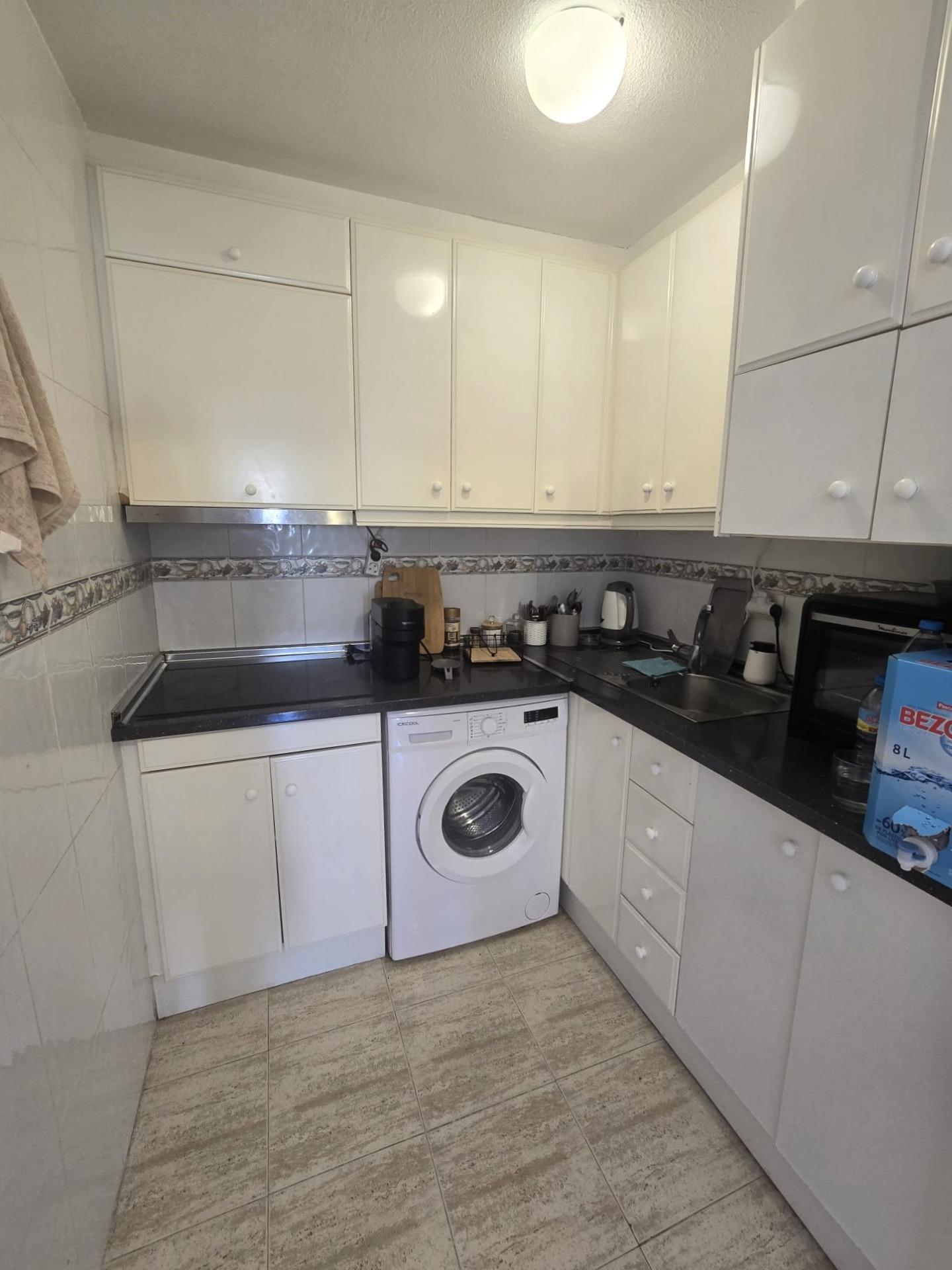 For sale - 3 Bedroom 1 Bathroom Apartment in Torrevieja - Playa De Los Locos  - Alicante