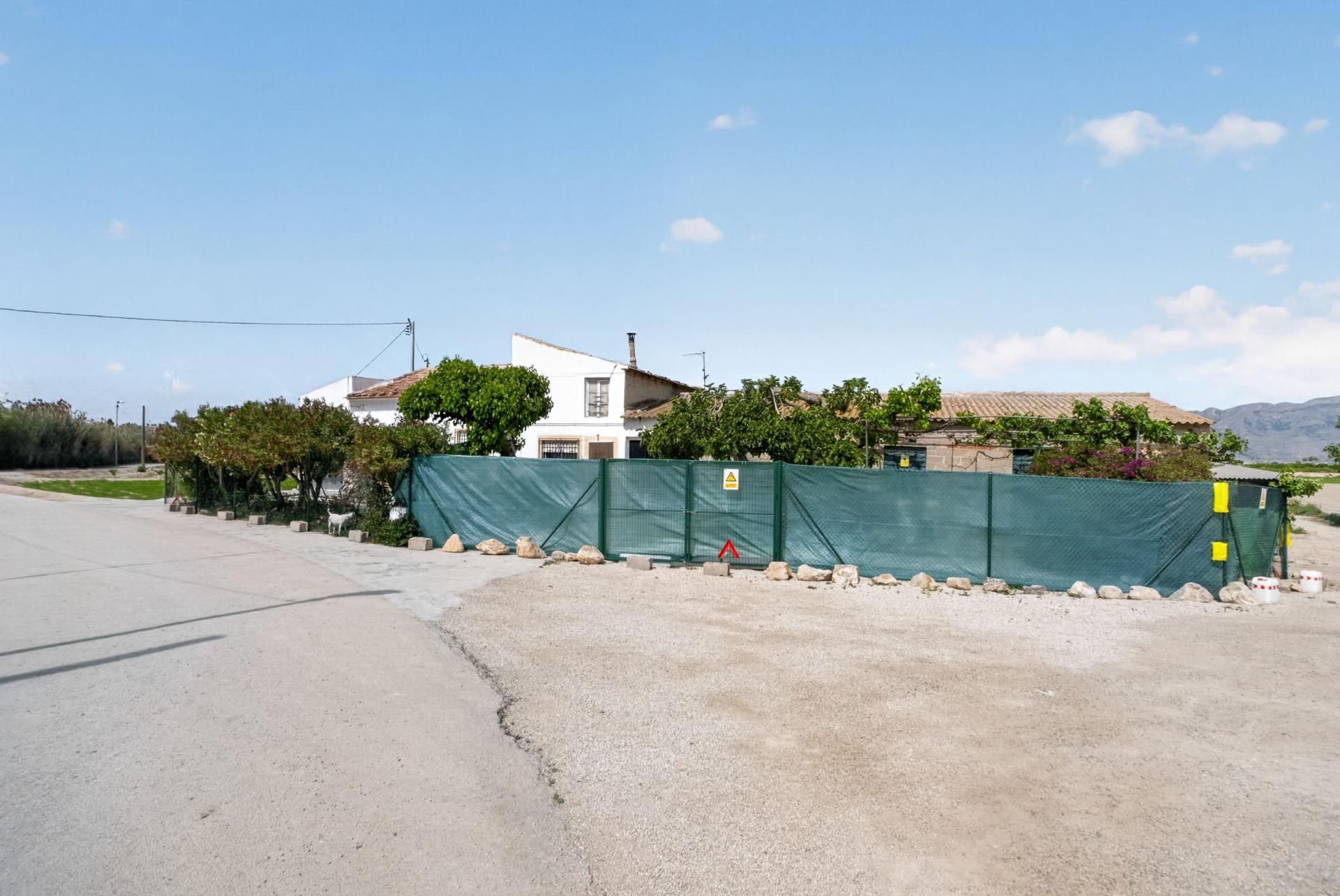 For sale - 3 Bedroom 1 Bathroom Country House in Torremendo - Desamparados-hurchillo-torremendo  - Alicante