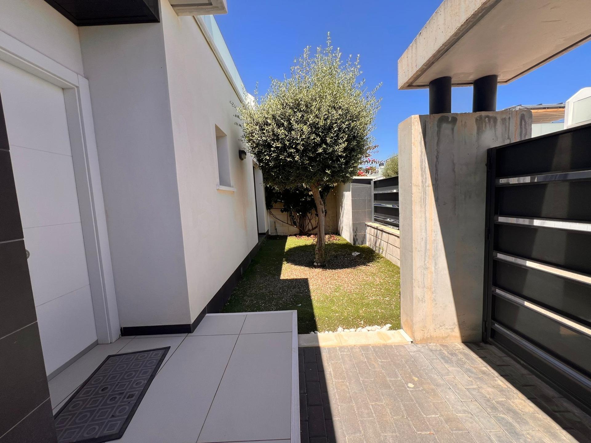 For sale - 3 Bedroom 2 Bathroom Villa in Orihuela Costa - Lomas De Cabo Roig  - Alicante