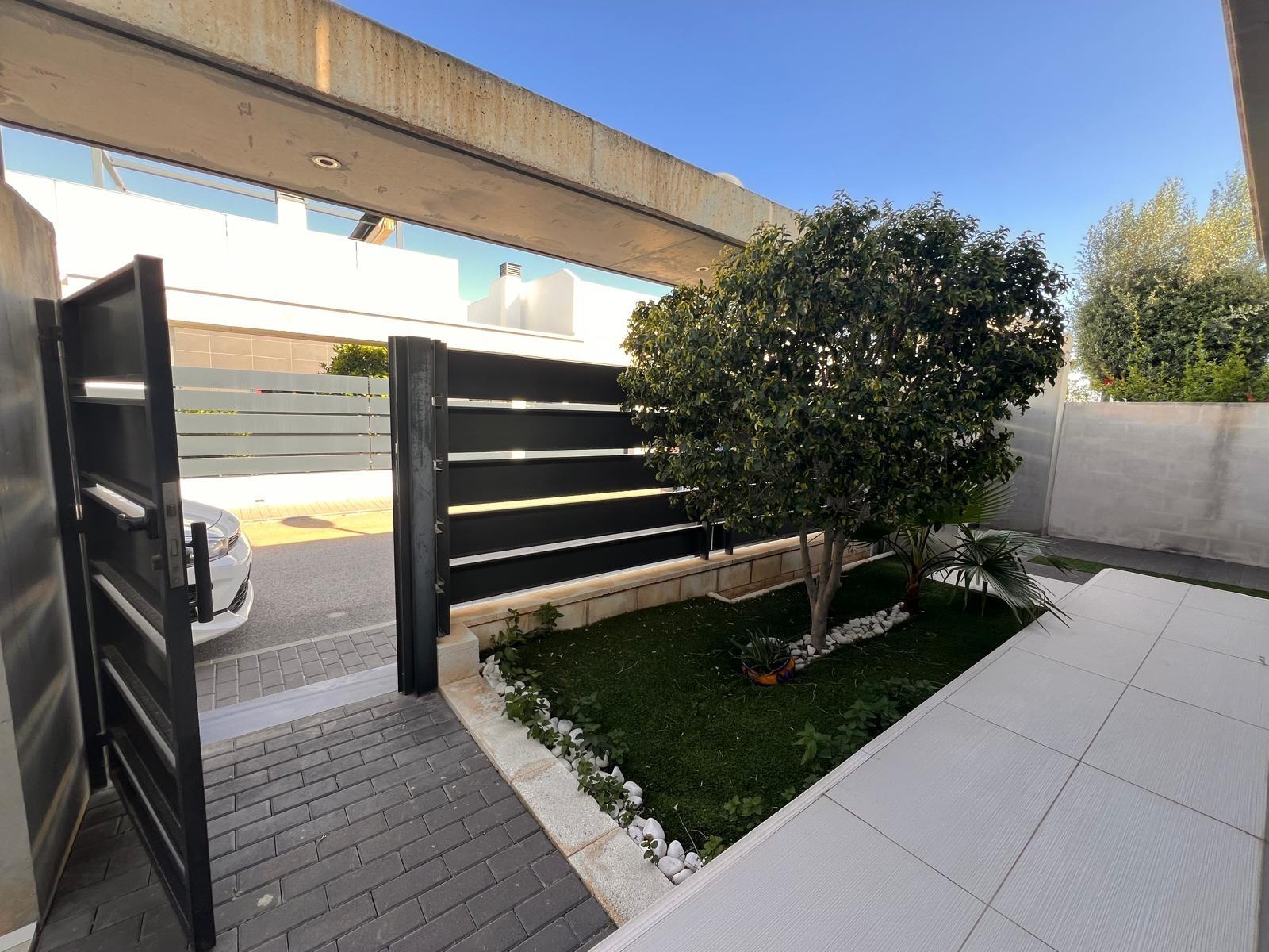 For sale - 3 Bedroom 2 Bathroom Villa in Orihuela Costa - Lomas De Cabo Roig  - Alicante