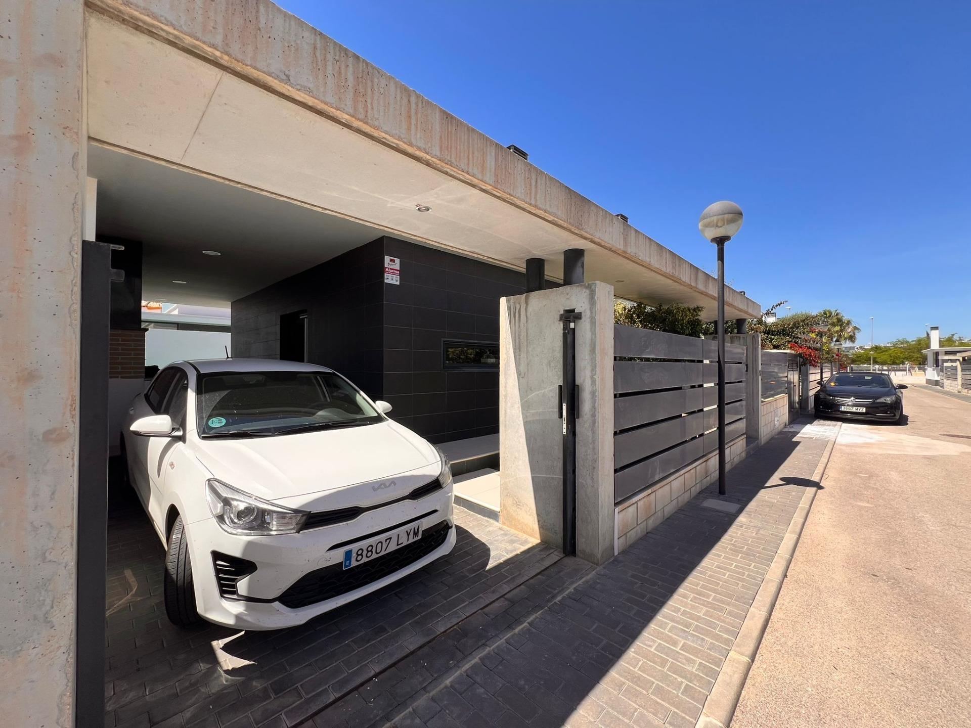 For sale - 3 Bedroom 2 Bathroom Villa in Orihuela Costa - Lomas De Cabo Roig  - Alicante