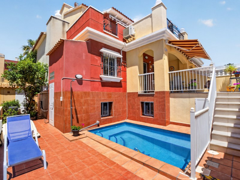 For sale - 4 Bedroom 3 Bathroom Town House in Torrevieja - Costa Blanca  - Alicante