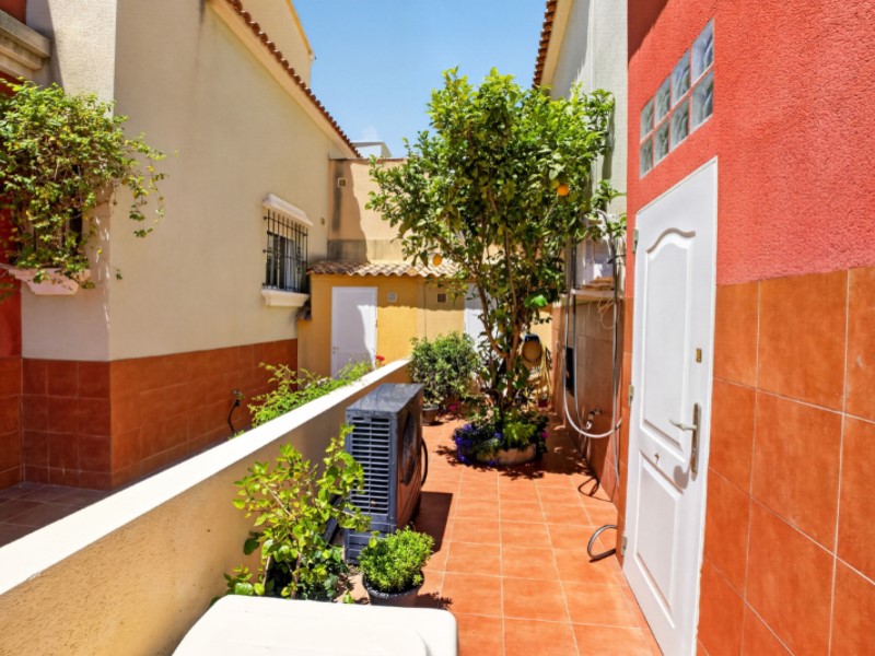 For sale - 4 Bedroom 3 Bathroom Town House in Torrevieja - Costa Blanca  - Alicante