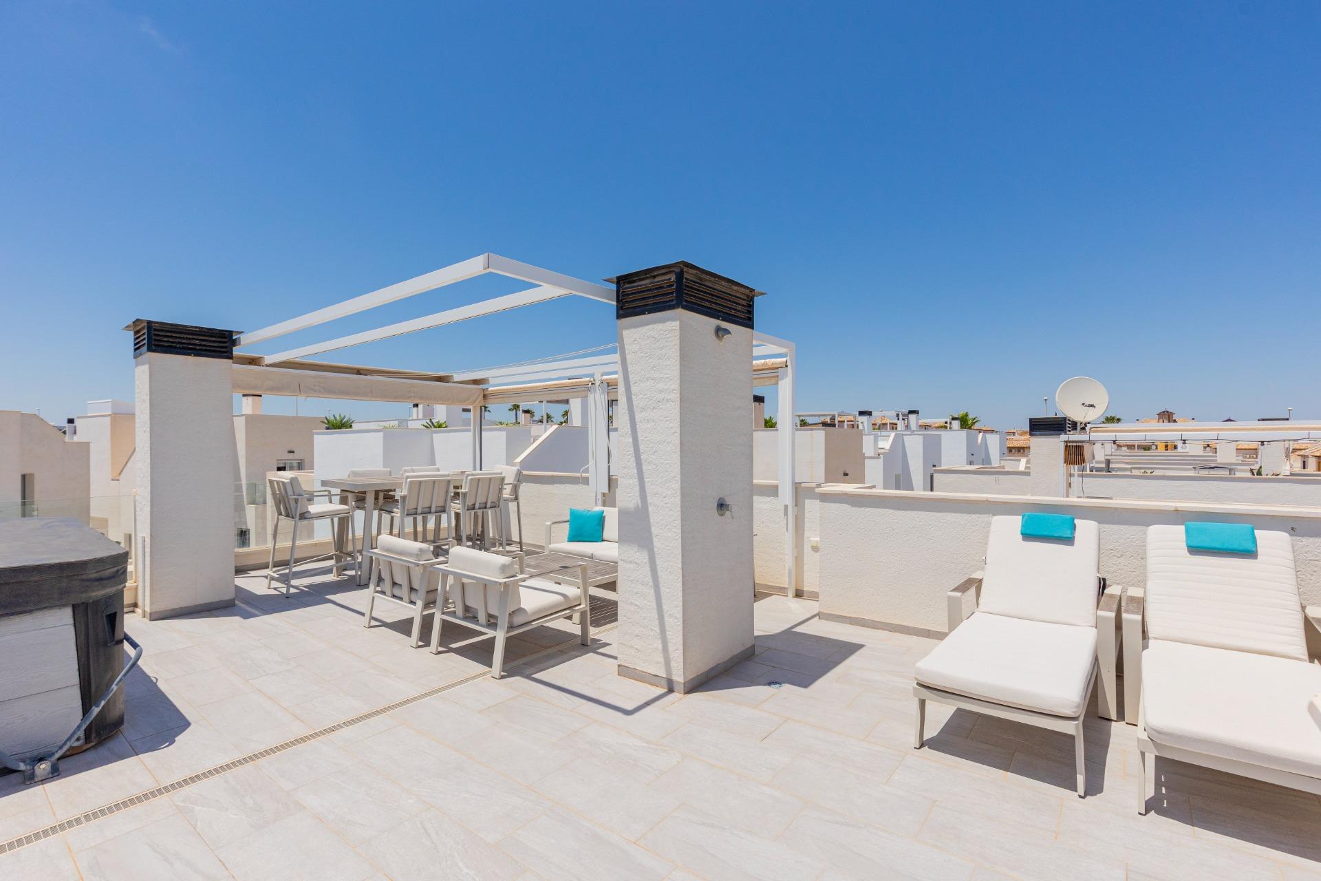 For sale - 3 Bedroom 3 Bathroom Villa in Orihuela Costa - Lomas De Cabo Roig  - Alicante