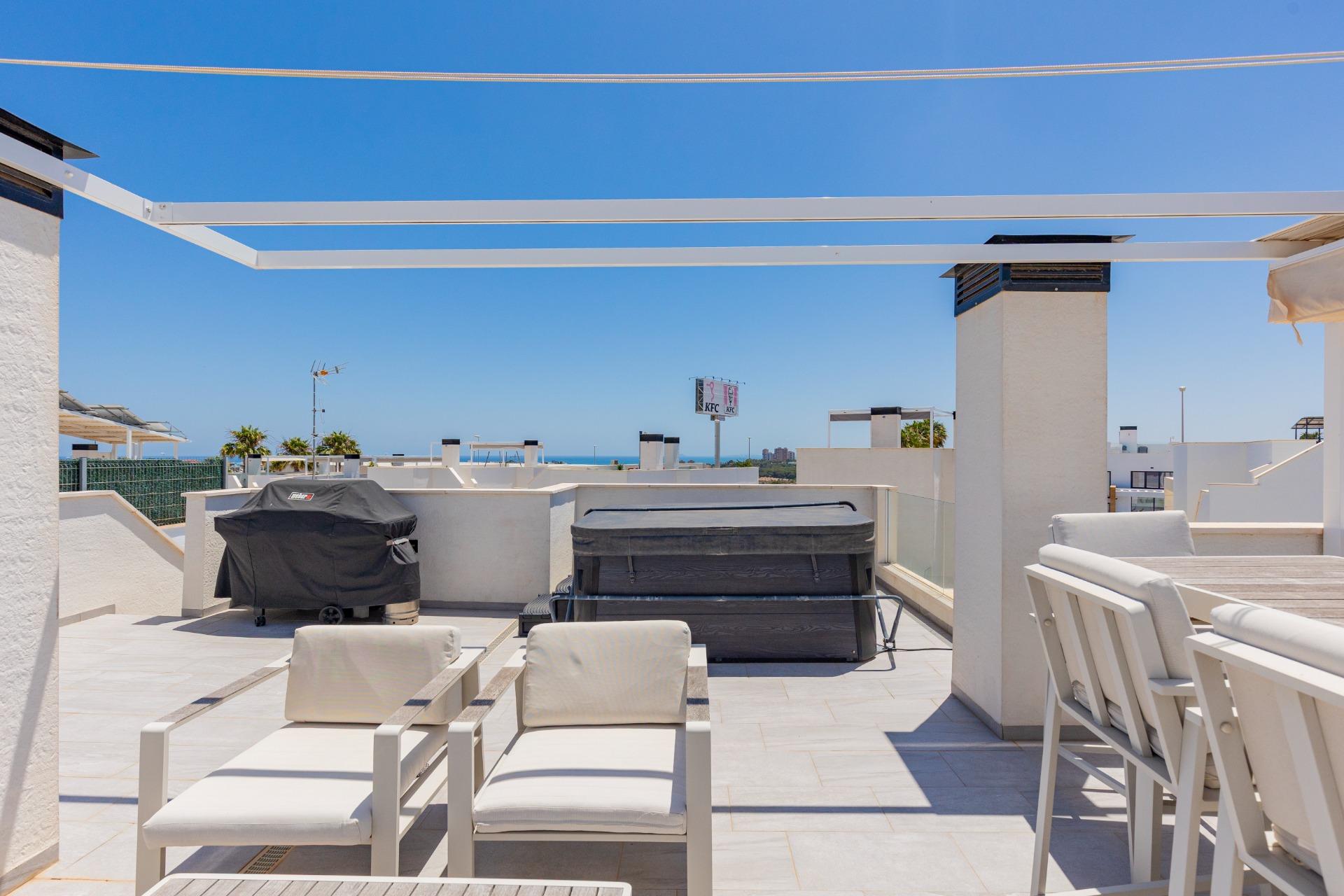 For sale - 3 Bedroom 3 Bathroom Villa in Orihuela Costa - Lomas De Cabo Roig  - Alicante