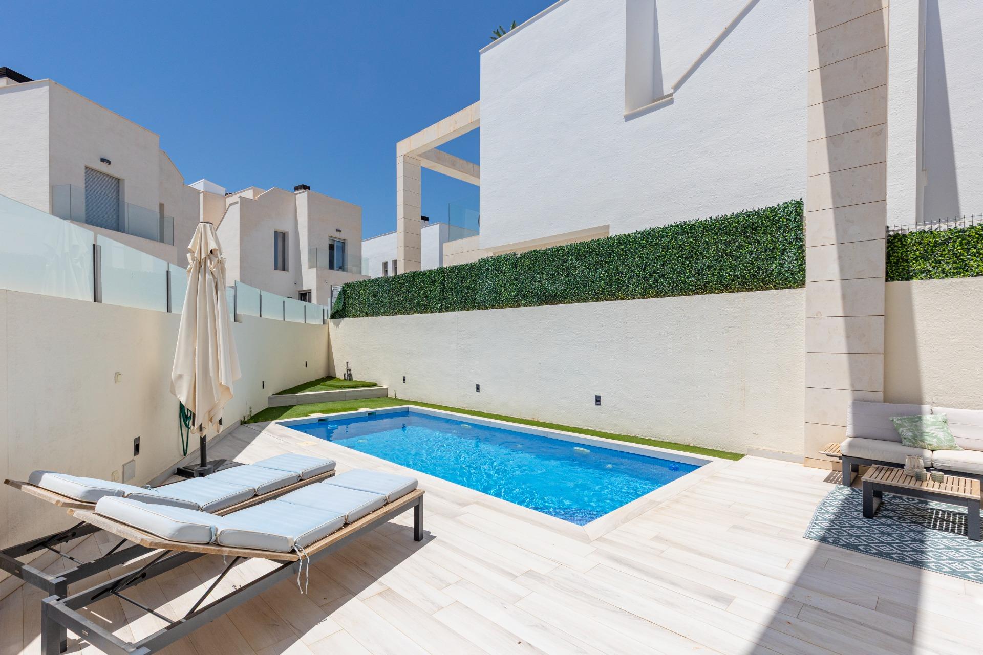 For sale - 3 Bedroom 3 Bathroom Villa in Orihuela Costa - Lomas De Cabo Roig  - Alicante