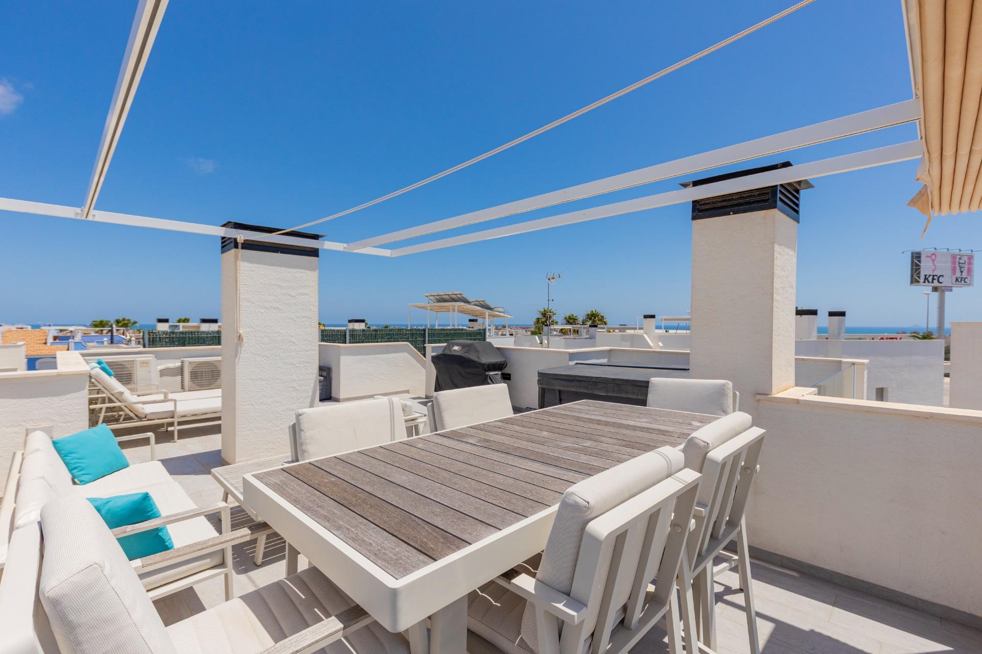 For sale - 3 Bedroom 3 Bathroom Villa in Orihuela Costa - Lomas De Cabo Roig  - Alicante