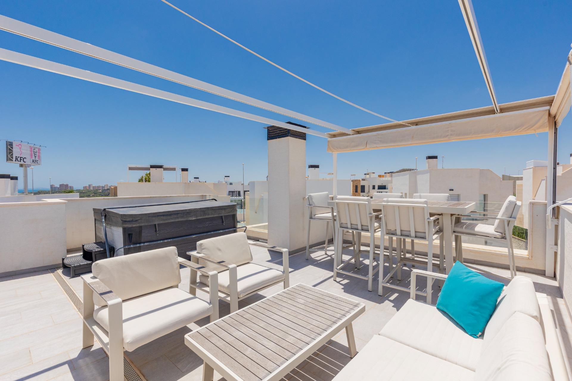 For sale - 3 Bedroom 3 Bathroom Villa in Orihuela Costa - Lomas De Cabo Roig  - Alicante