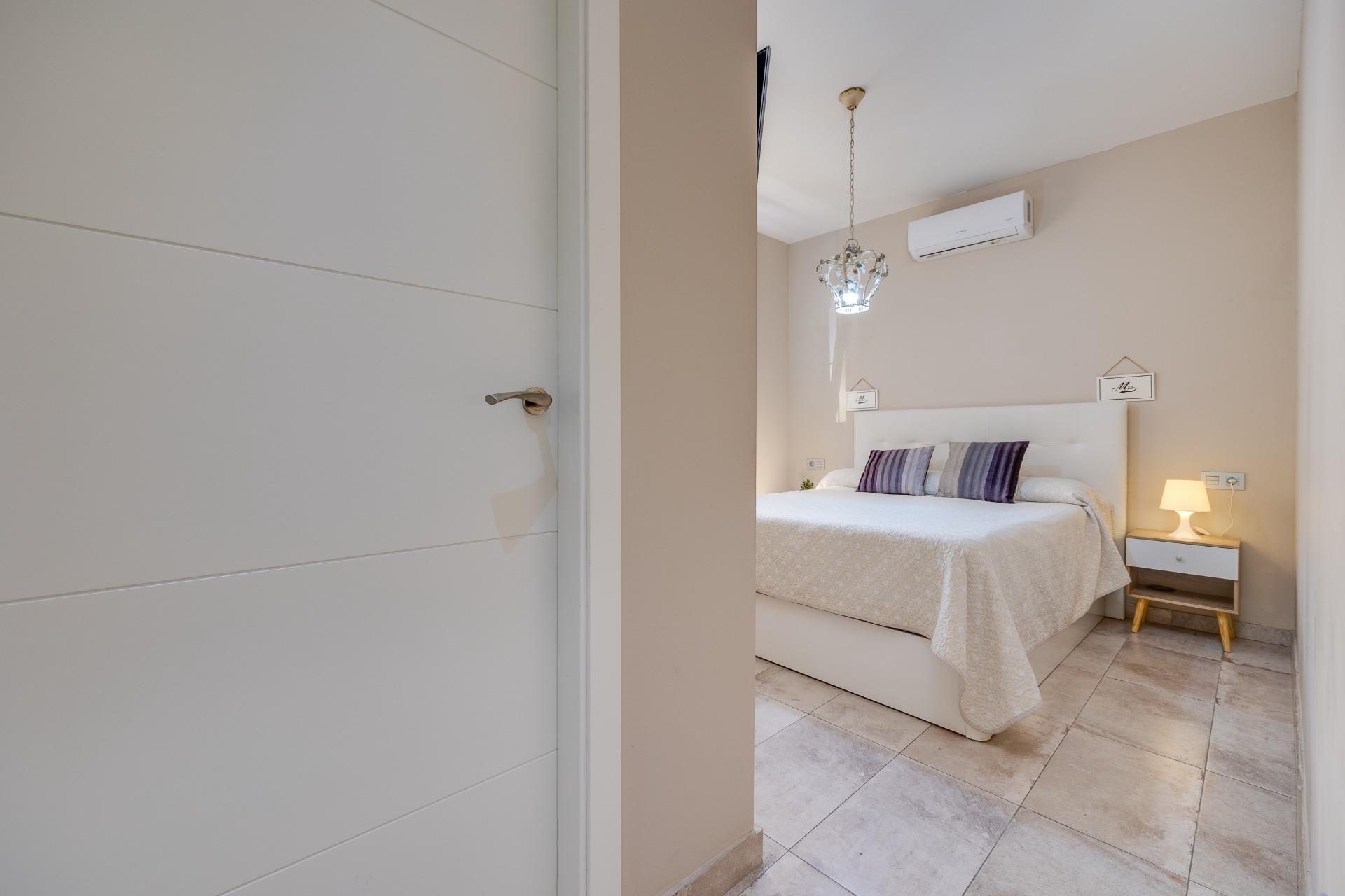 For sale - 3 Bedroom 1 Bathroom Town House in Torrevieja - Centro  - Alicante