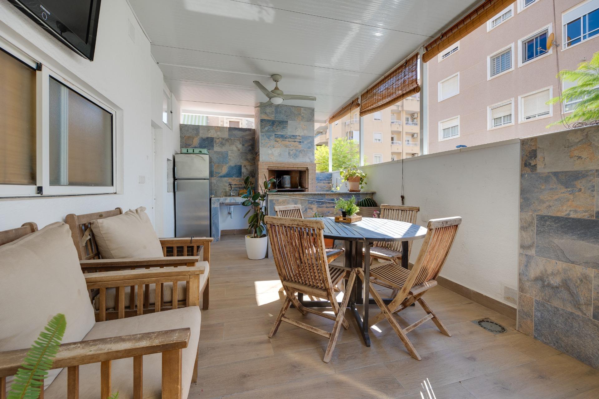 For sale - 3 Bedroom 1 Bathroom Town House in Torrevieja - Centro  - Alicante