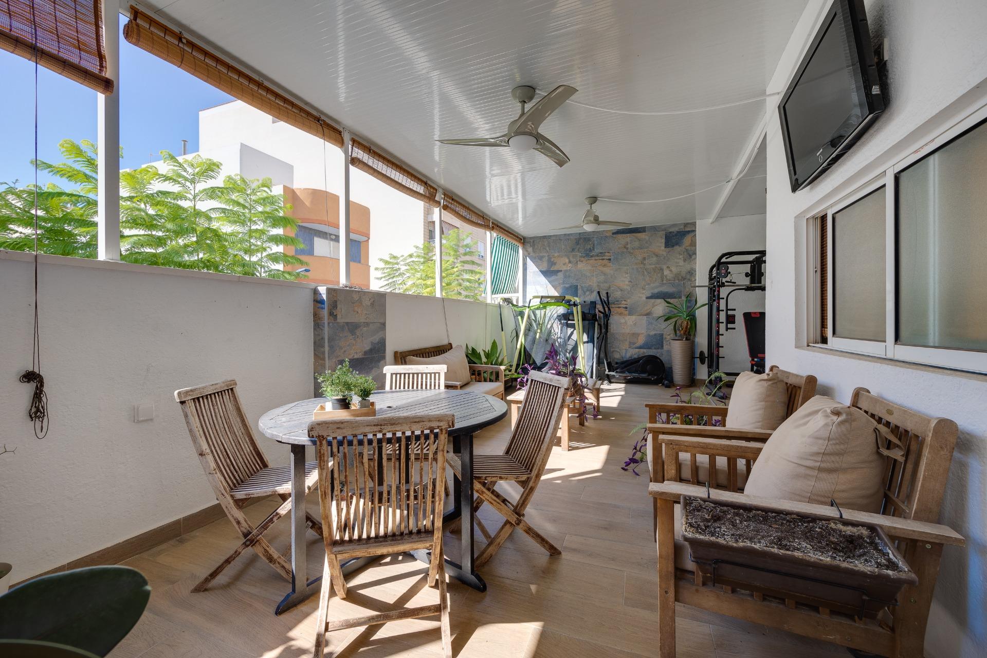 For sale - 3 Bedroom 1 Bathroom Town House in Torrevieja - Centro  - Alicante