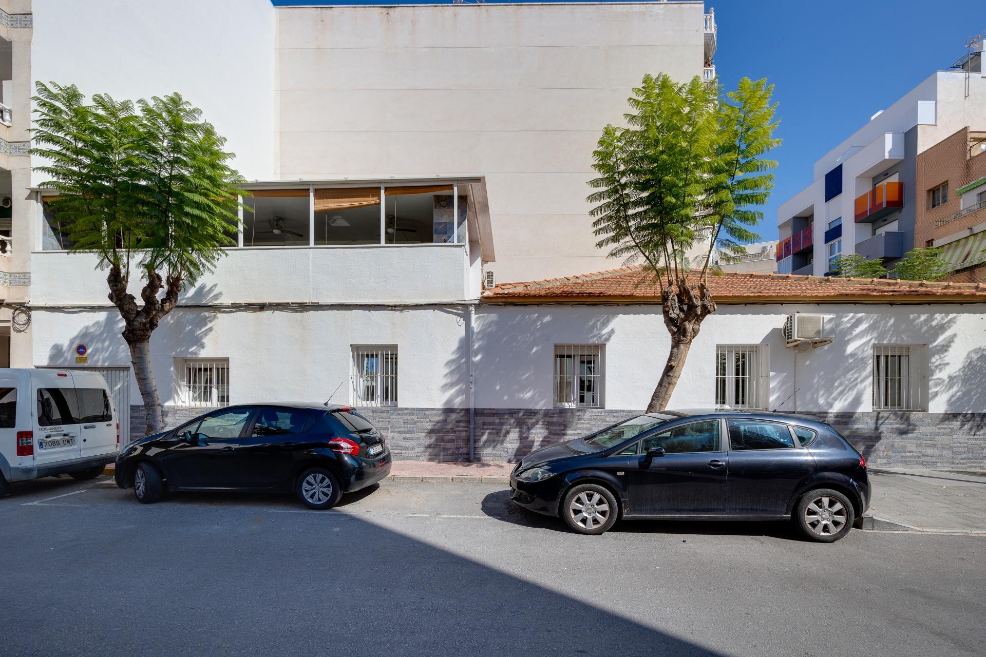 For sale - 3 Bedroom 1 Bathroom Town House in Torrevieja - Centro  - Alicante