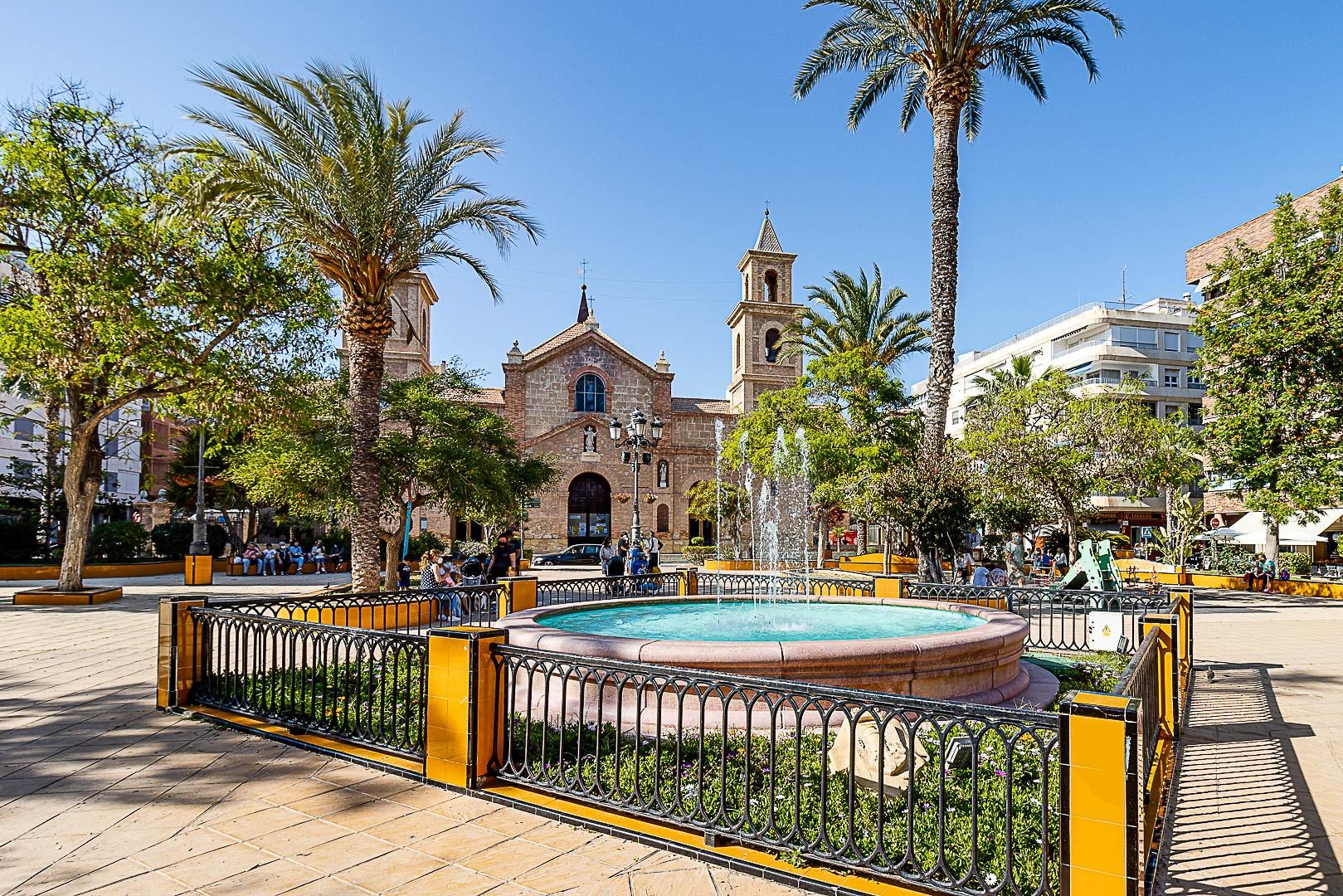 For sale - 3 Bedroom 1 Bathroom Town House in Torrevieja - Centro  - Alicante