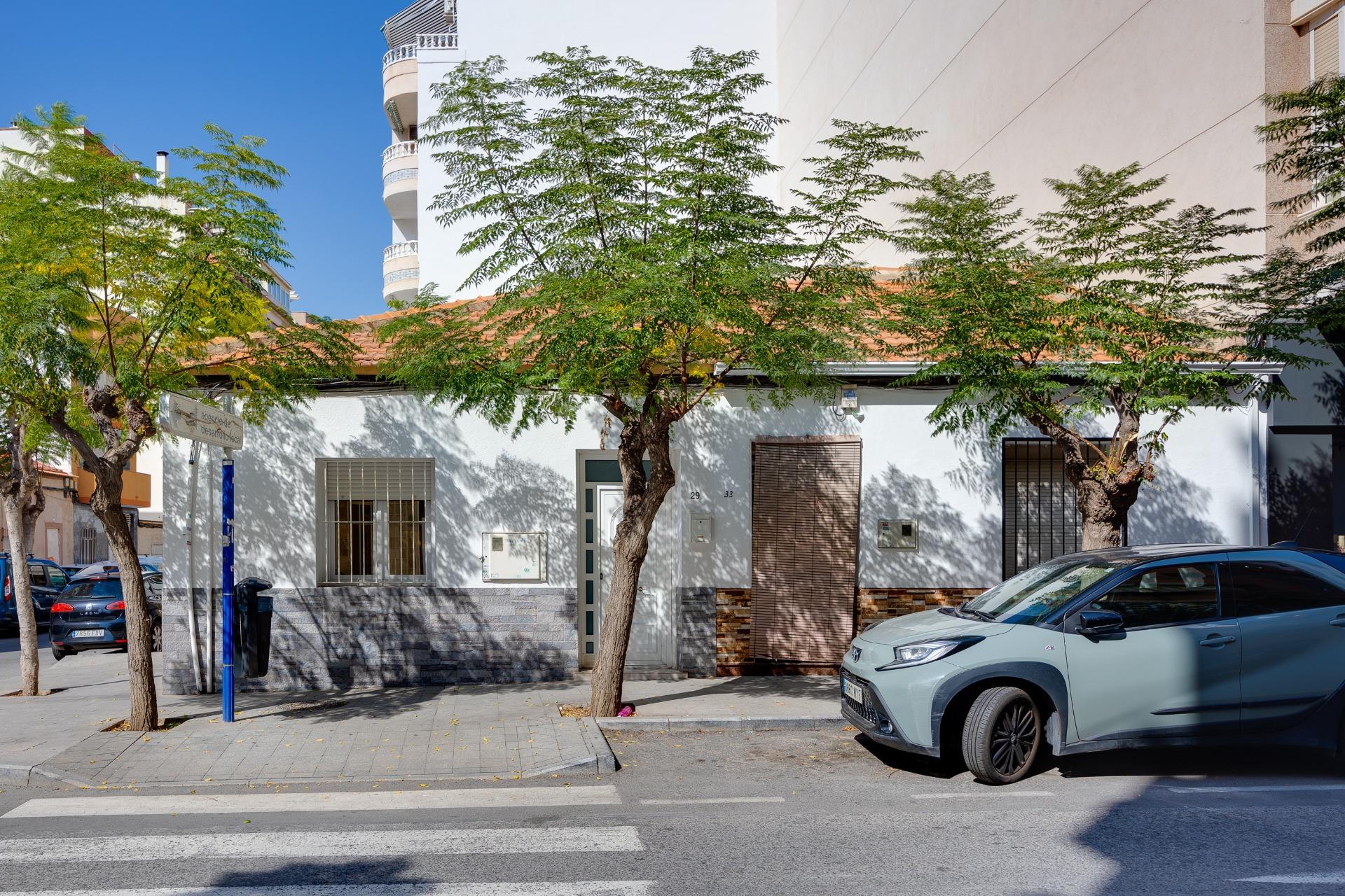 For sale - 3 Bedroom 1 Bathroom Town House in Torrevieja - Centro  - Alicante