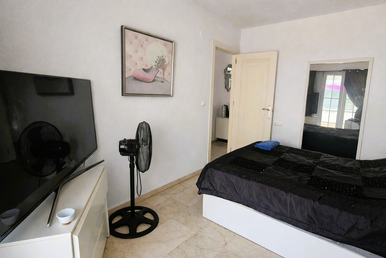 For sale - 4 Bedroom 2 Bathroom Town House in Villamartin - Inland  - Alicante