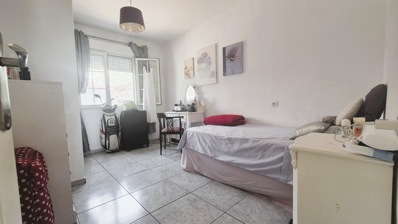 For sale - 4 Bedroom 2 Bathroom Town House in Villamartin - Inland  - Alicante