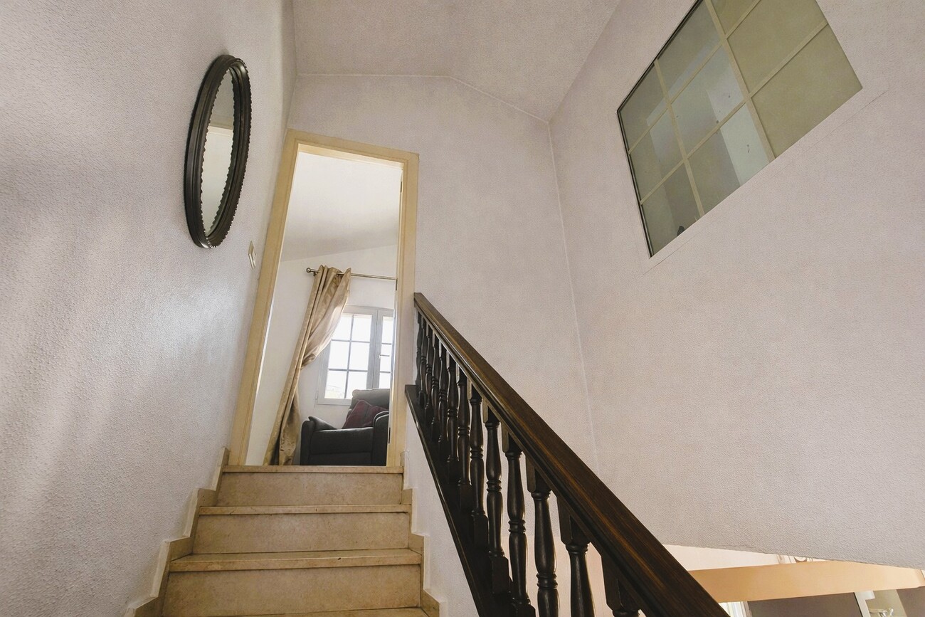 For sale - 4 Bedroom 2 Bathroom Town House in Villamartin - Inland  - Alicante