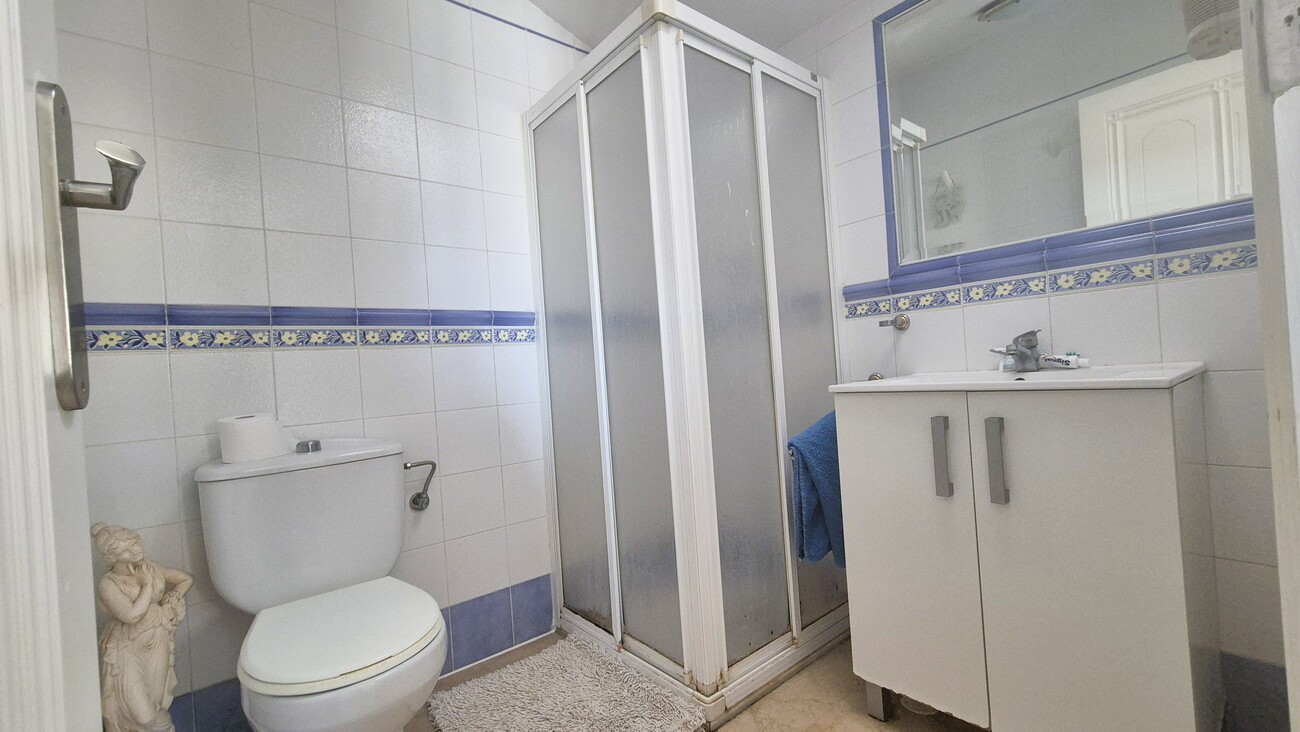 For sale - 4 Bedroom 2 Bathroom Town House in Villamartin - Inland  - Alicante