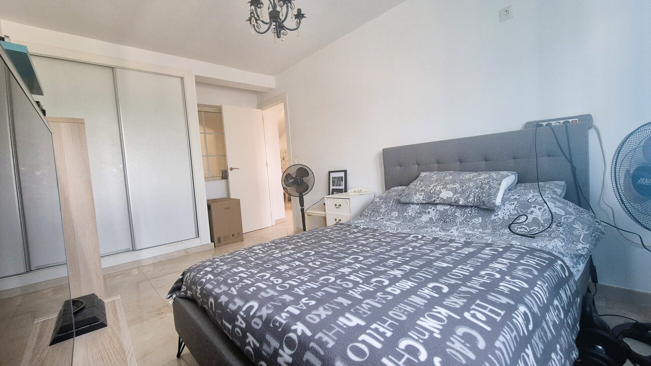 For sale - 4 Bedroom 2 Bathroom Town House in Villamartin - Inland  - Alicante