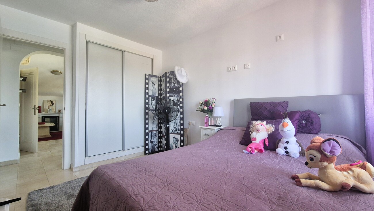 For sale - 4 Bedroom 2 Bathroom Town House in Villamartin - Inland  - Alicante