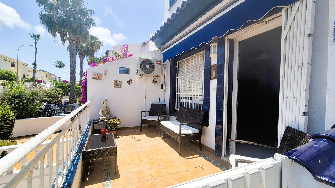 For sale - 4 Bedroom 2 Bathroom Town House in Villamartin - Inland  - Alicante