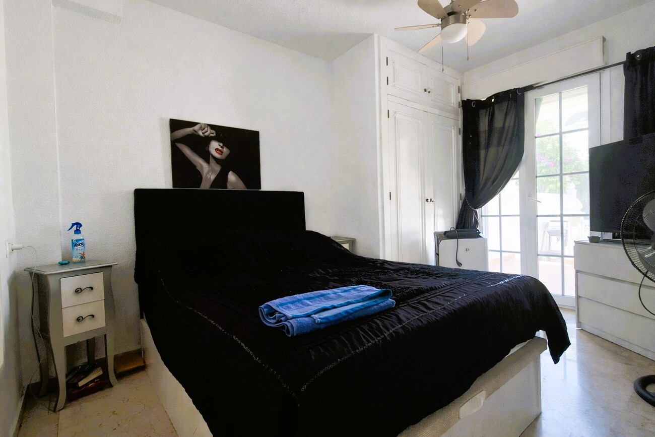 For sale - 4 Bedroom 2 Bathroom Town House in Villamartin - Inland  - Alicante