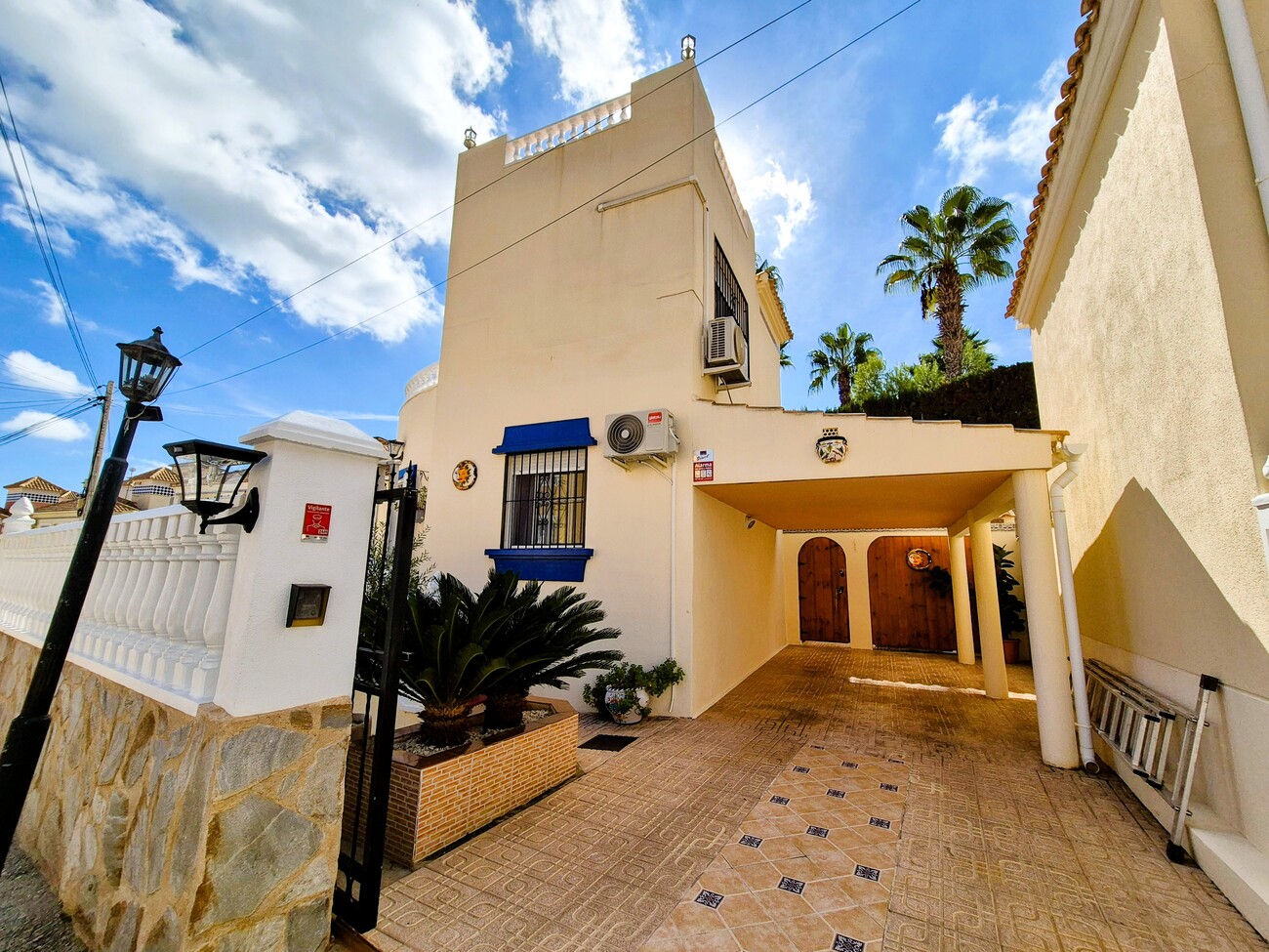 For sale - 3 Bedroom 2 Bathroom Villa in Villamartin - Costa Blanca  - Alicante