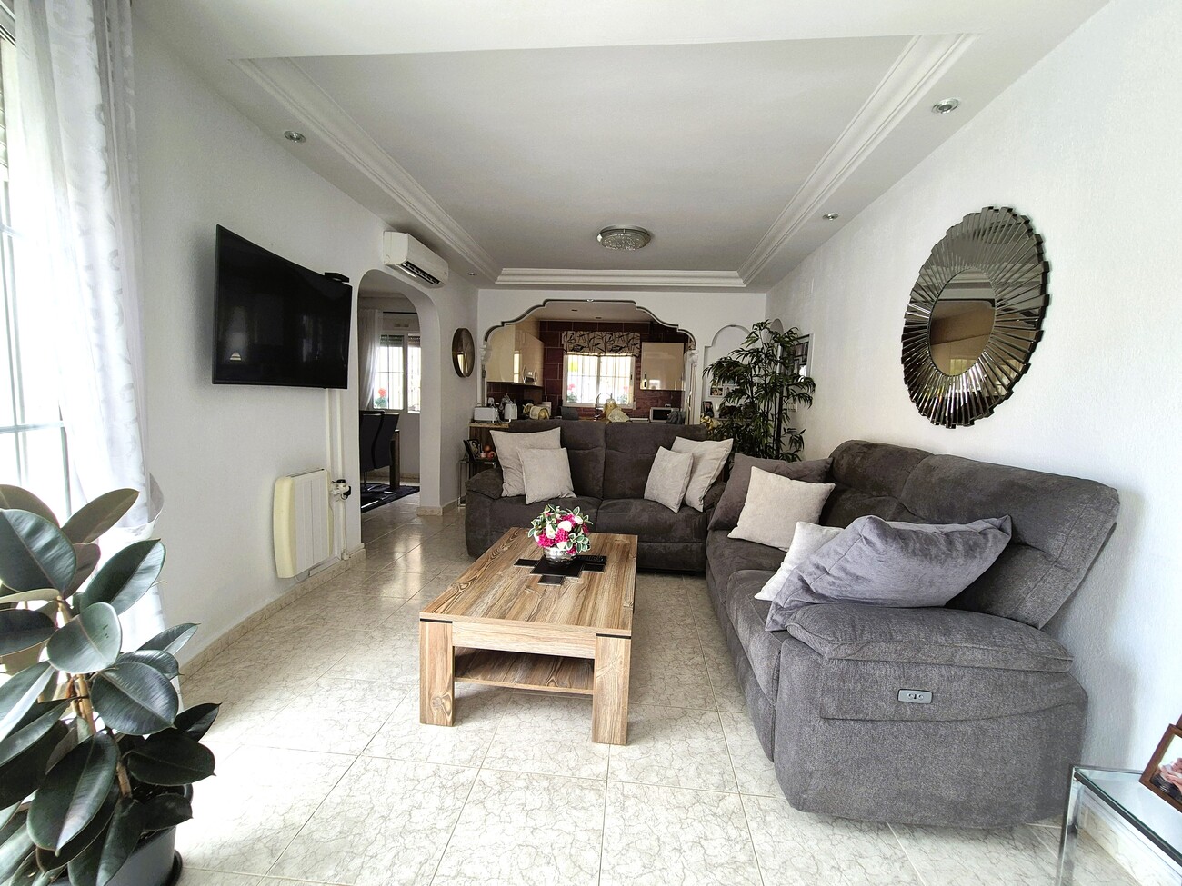 For sale - 3 Bedroom 2 Bathroom Villa in Villamartin - Costa Blanca  - Alicante