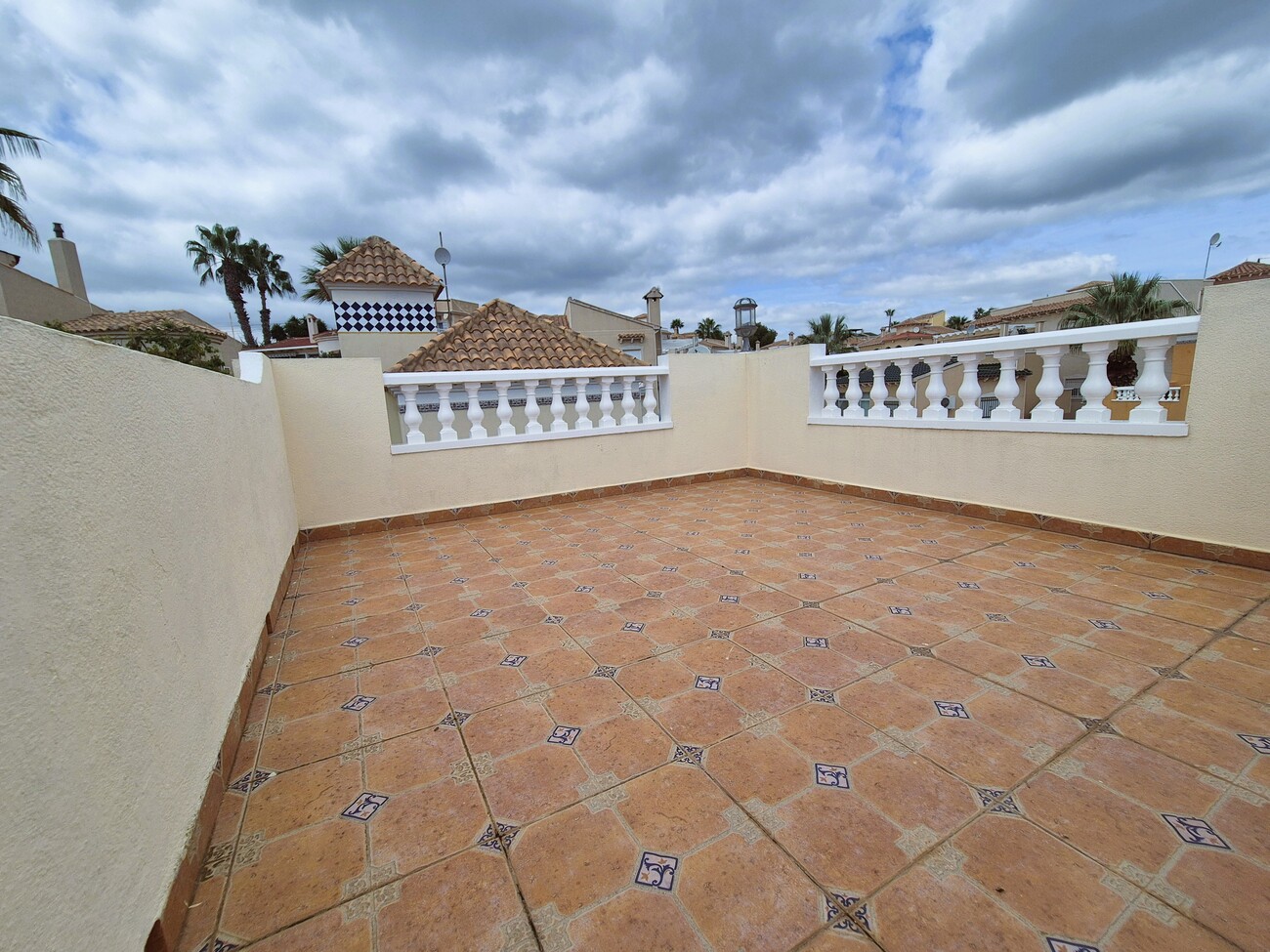 For sale - 3 Bedroom 2 Bathroom Villa in Villamartin - Costa Blanca  - Alicante