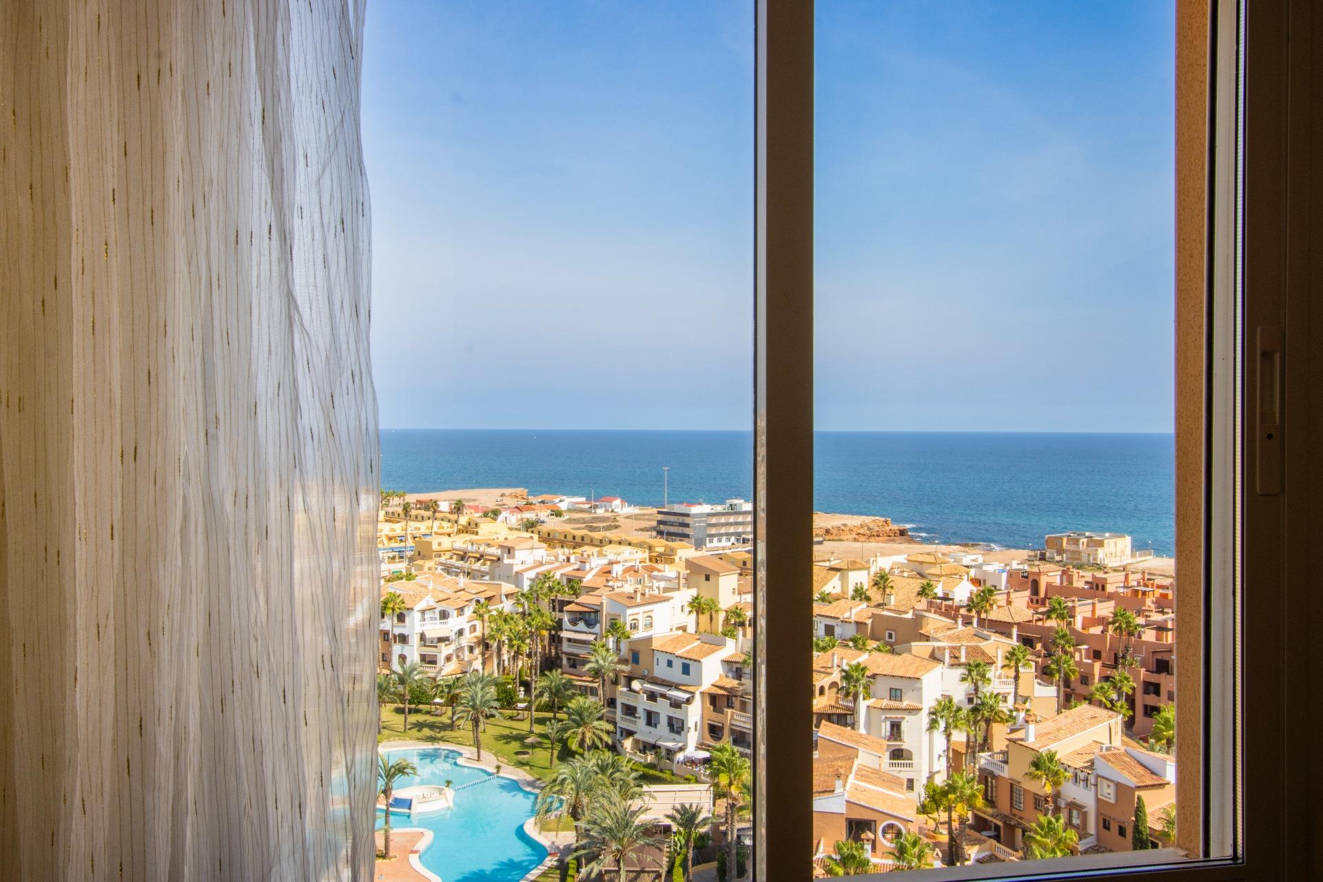 For sale - 3 Bedroom 2 Bathroom Apartment in Torrevieja - Los Frutales  - Alicante