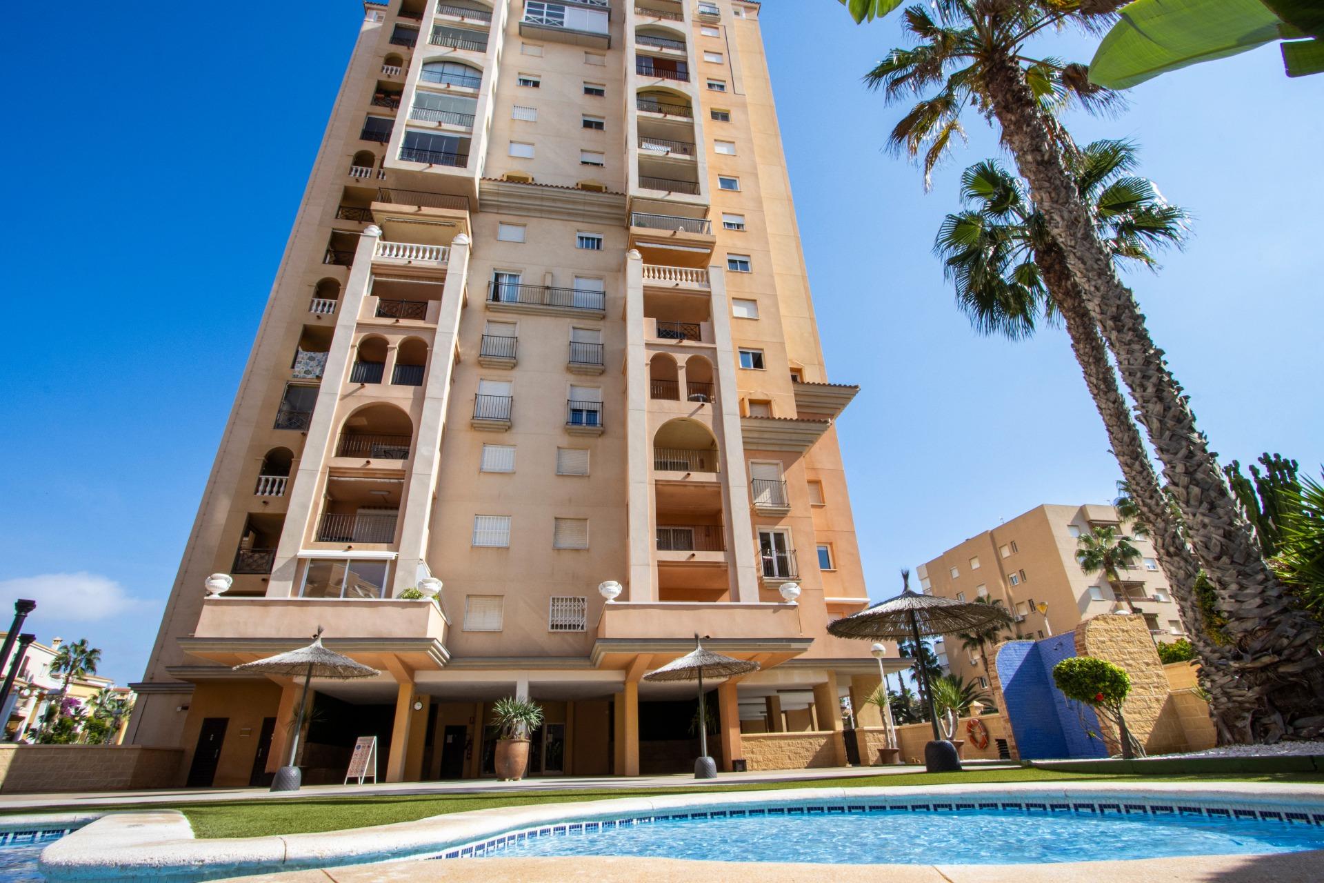 For sale - 3 Bedroom 2 Bathroom Apartment in Torrevieja - Los Frutales  - Alicante