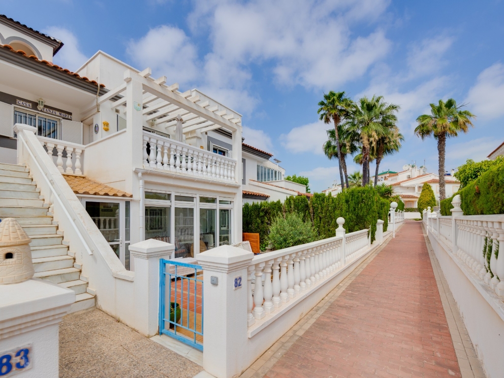2 Bedroom 1 Bathroom Top Floor Apartment in Playa Flamenca