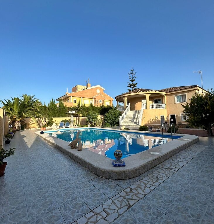 3 Bedroom 2 Bathroom Villa in Torrevieja