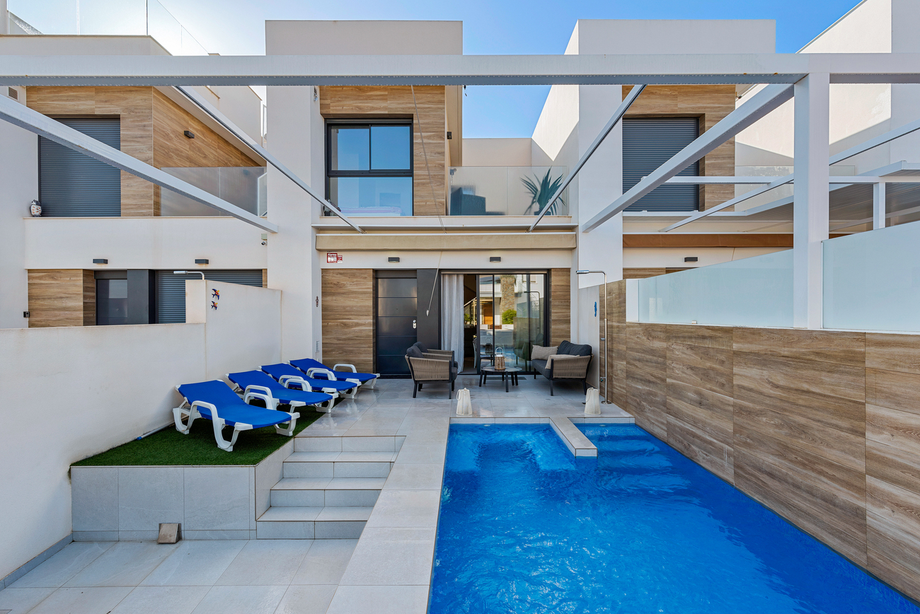 For sale - 4 Bedroom 2 Bathroom Semi Detached in Rojales - Town  - Alicante