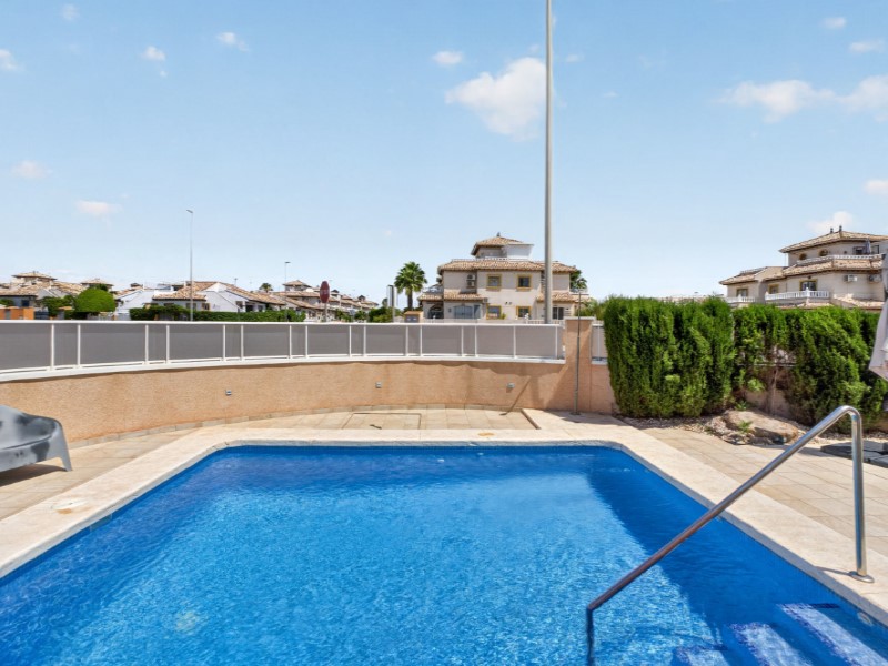 For sale - 3 Bedroom 2 Bathroom Town House in Lomas de Cabo Roig - Inland  - Alicante