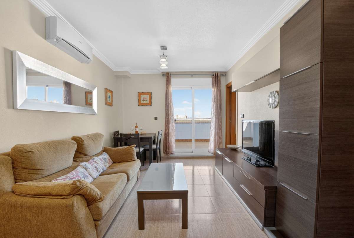 For sale - 3 Bedroom 2 Bathroom Apartment in Torrevieja - Costa Blanca  - Alicante