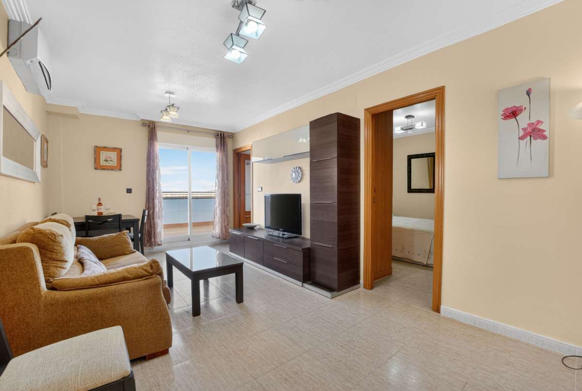 For sale - 3 Bedroom 2 Bathroom Apartment in Torrevieja - Costa Blanca  - Alicante