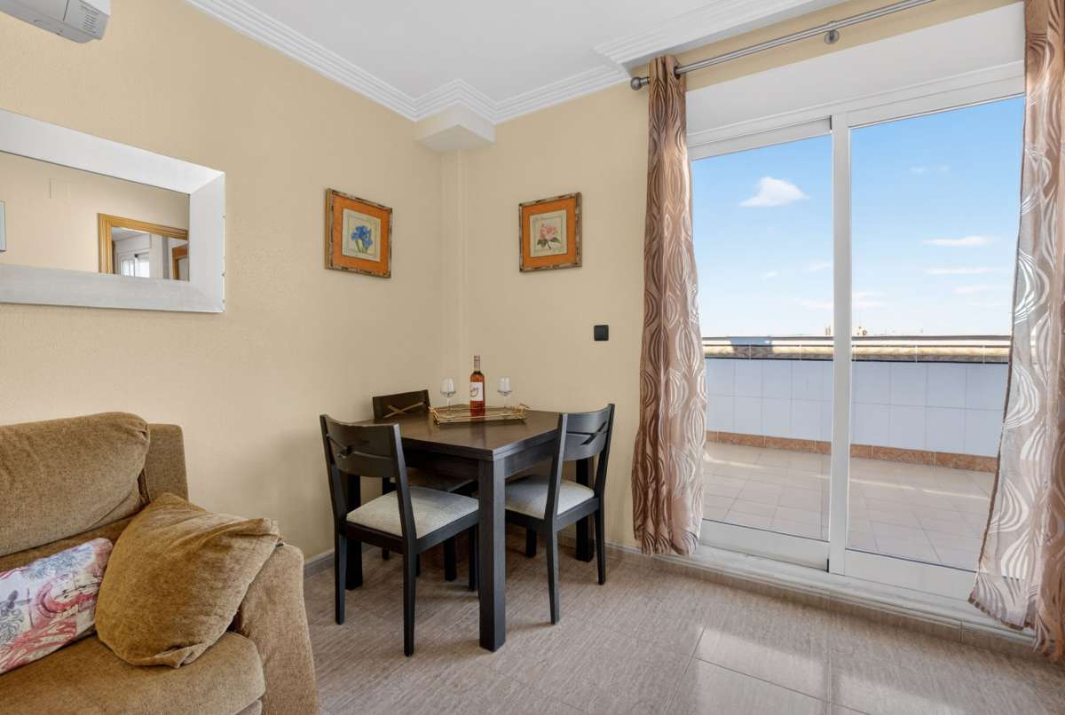 For sale - 3 Bedroom 2 Bathroom Apartment in Torrevieja - Costa Blanca  - Alicante